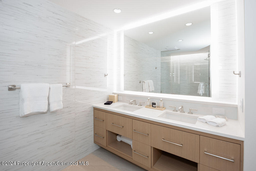 130 WOOD Road 460-462