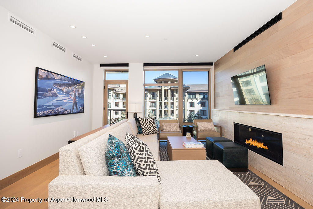 130 WOOD Road 460-462