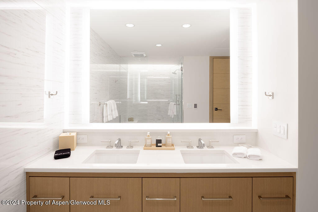 130 WOOD Road 460-462