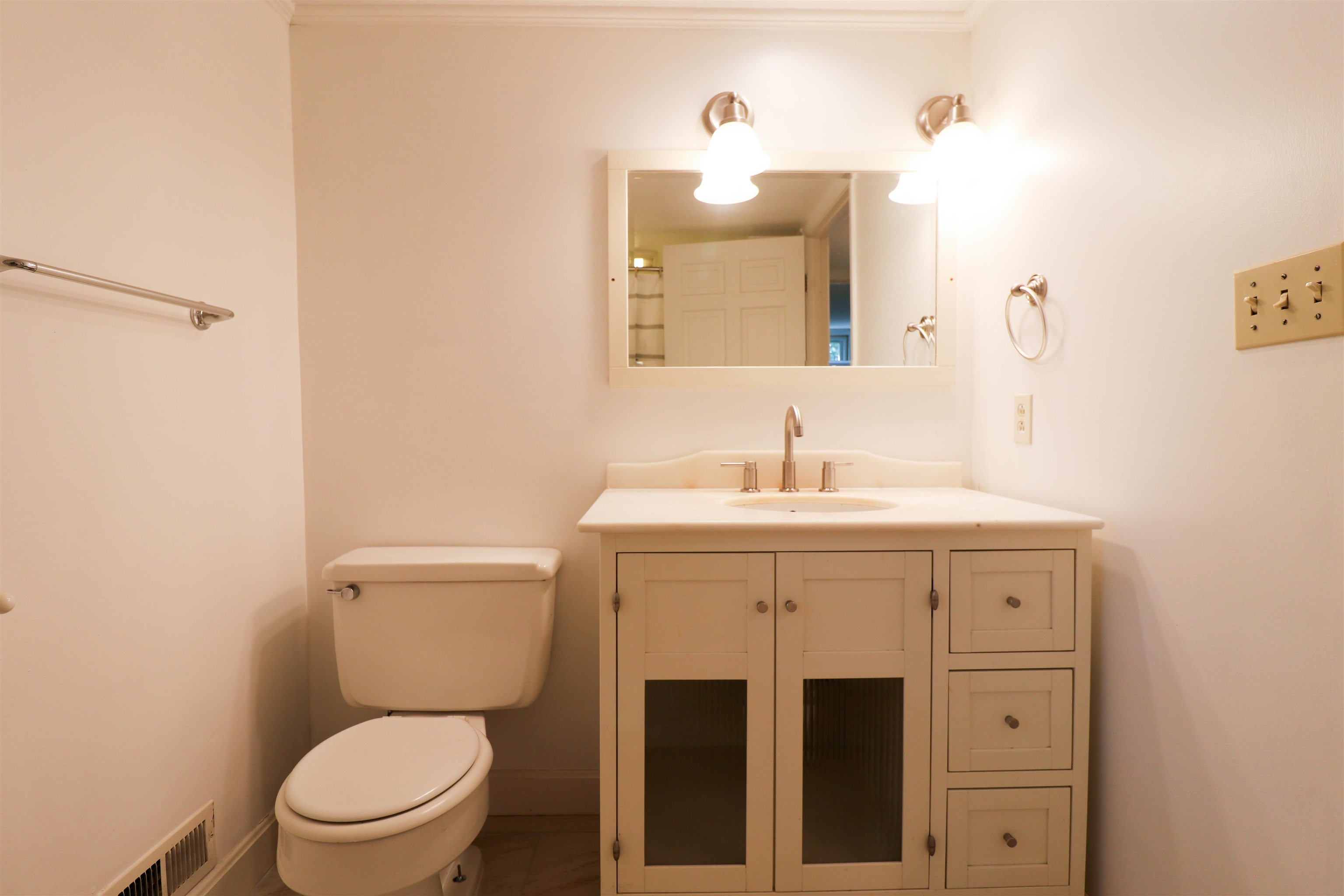 2032 Hartford Avenue