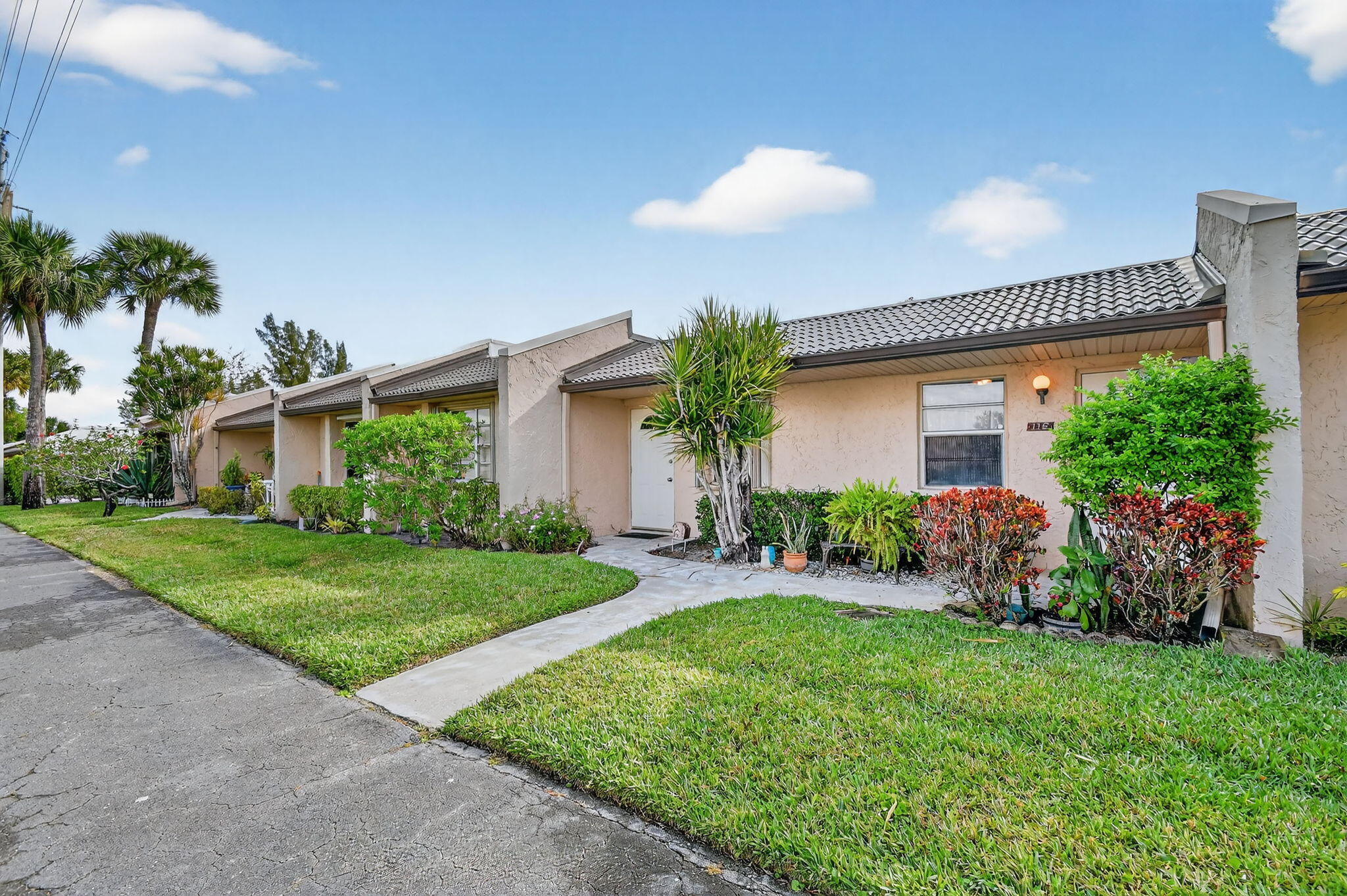 116 Golden Lakes Blvd