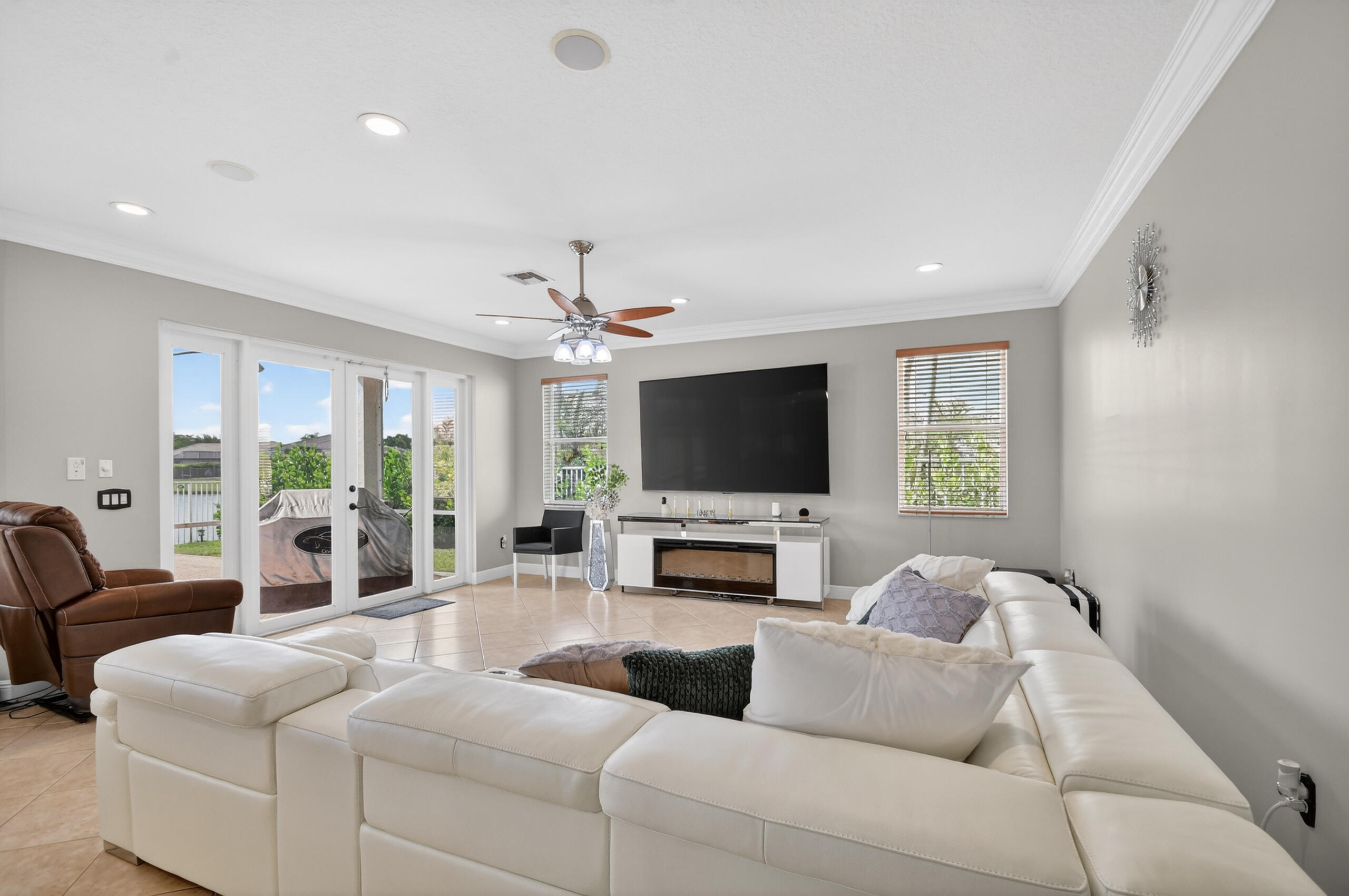 2214 Ridgewood Circle