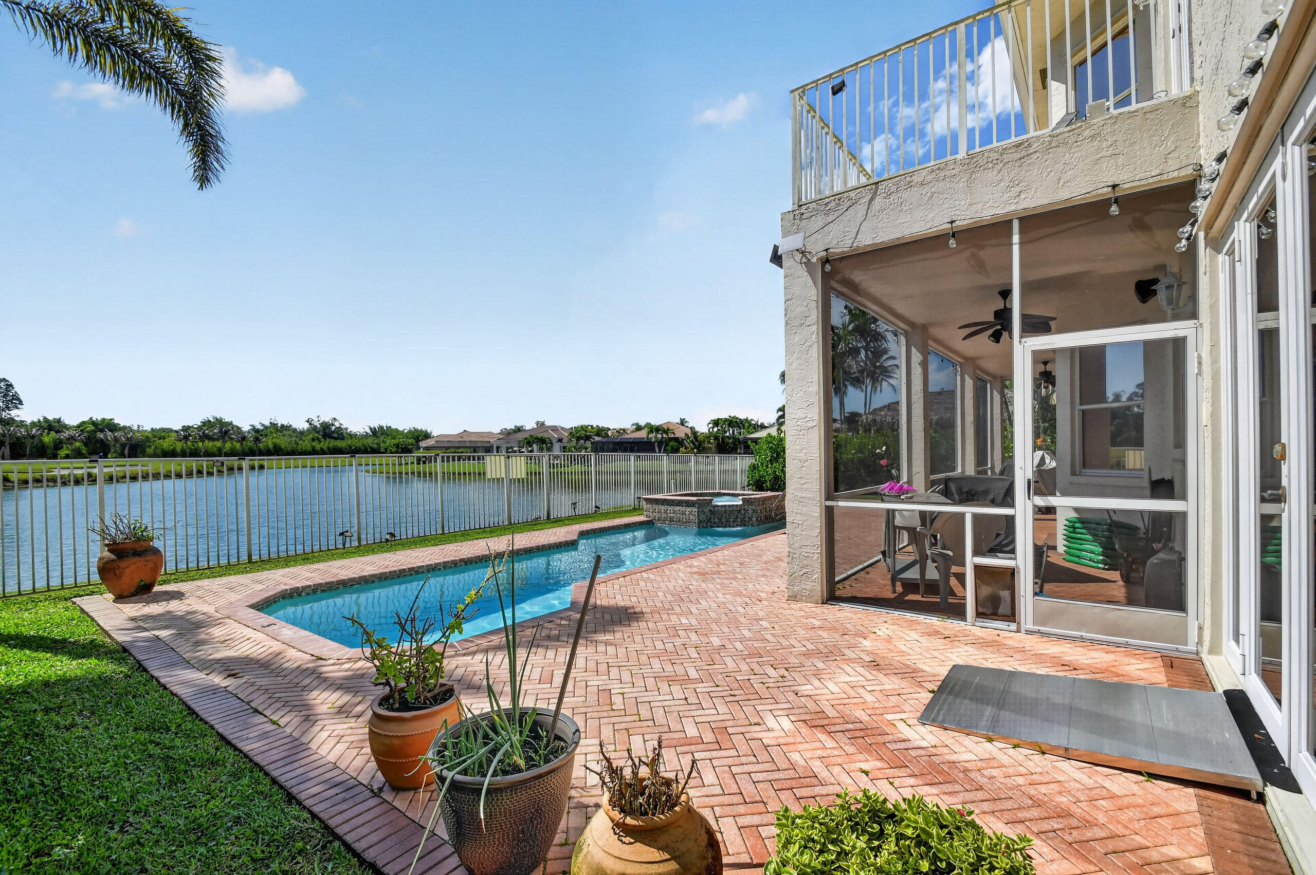 2214 Ridgewood Circle