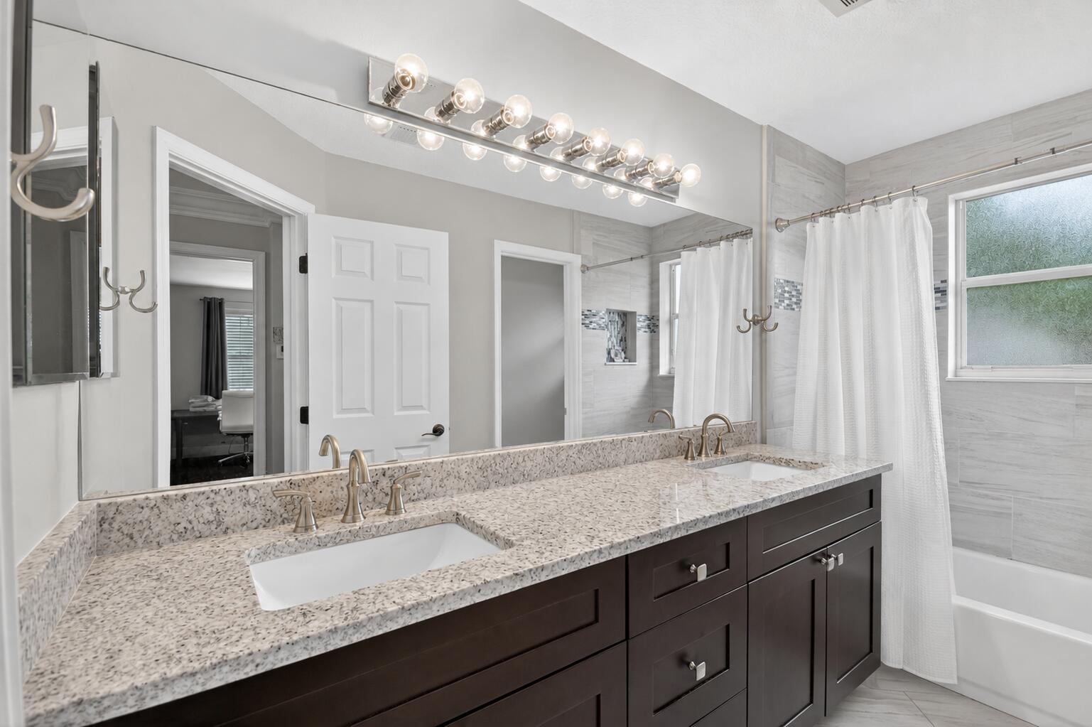 2214 Ridgewood Circle