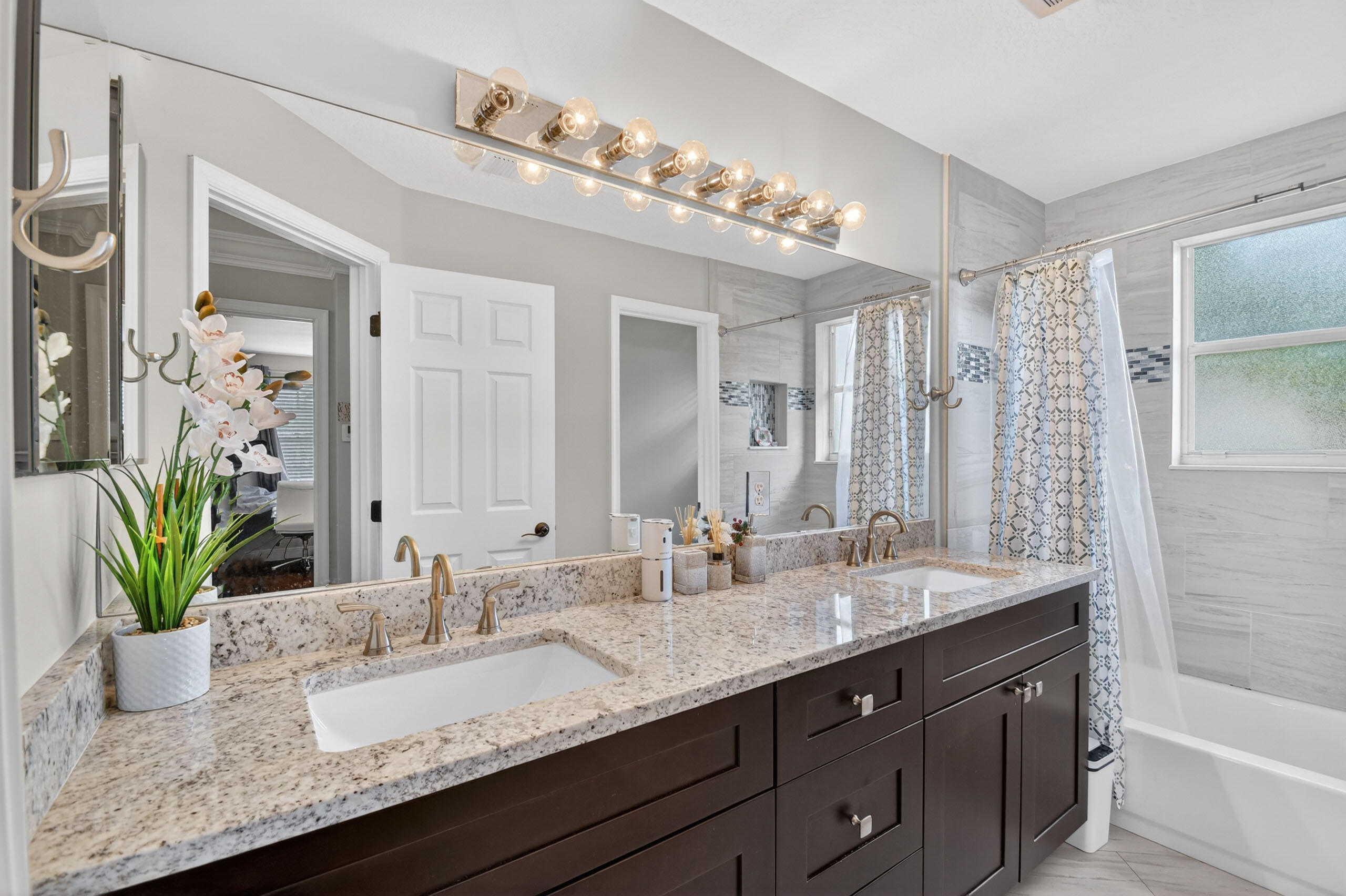 2214 Ridgewood Circle