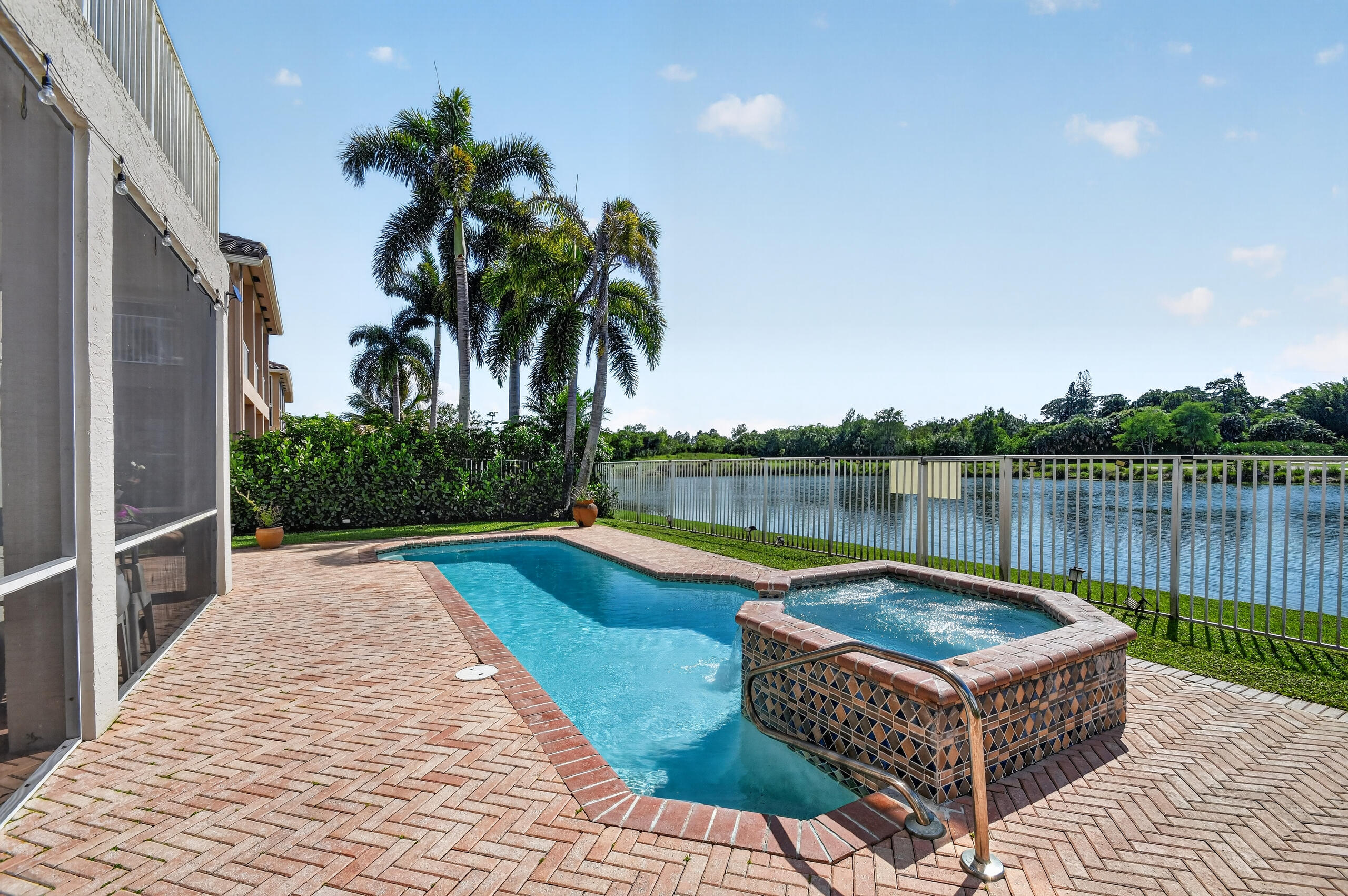 2214 Ridgewood Circle