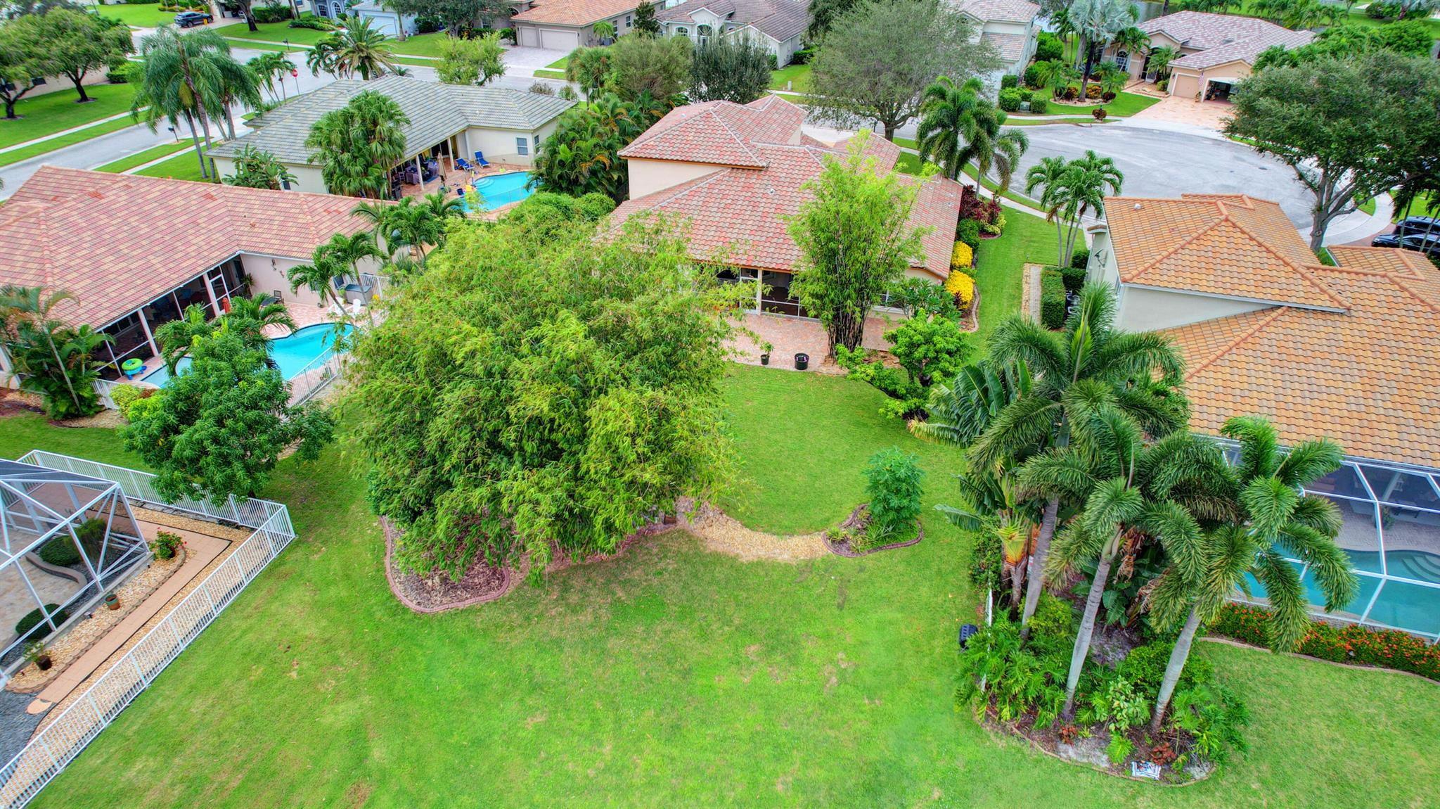 11218 Edgewater Circle