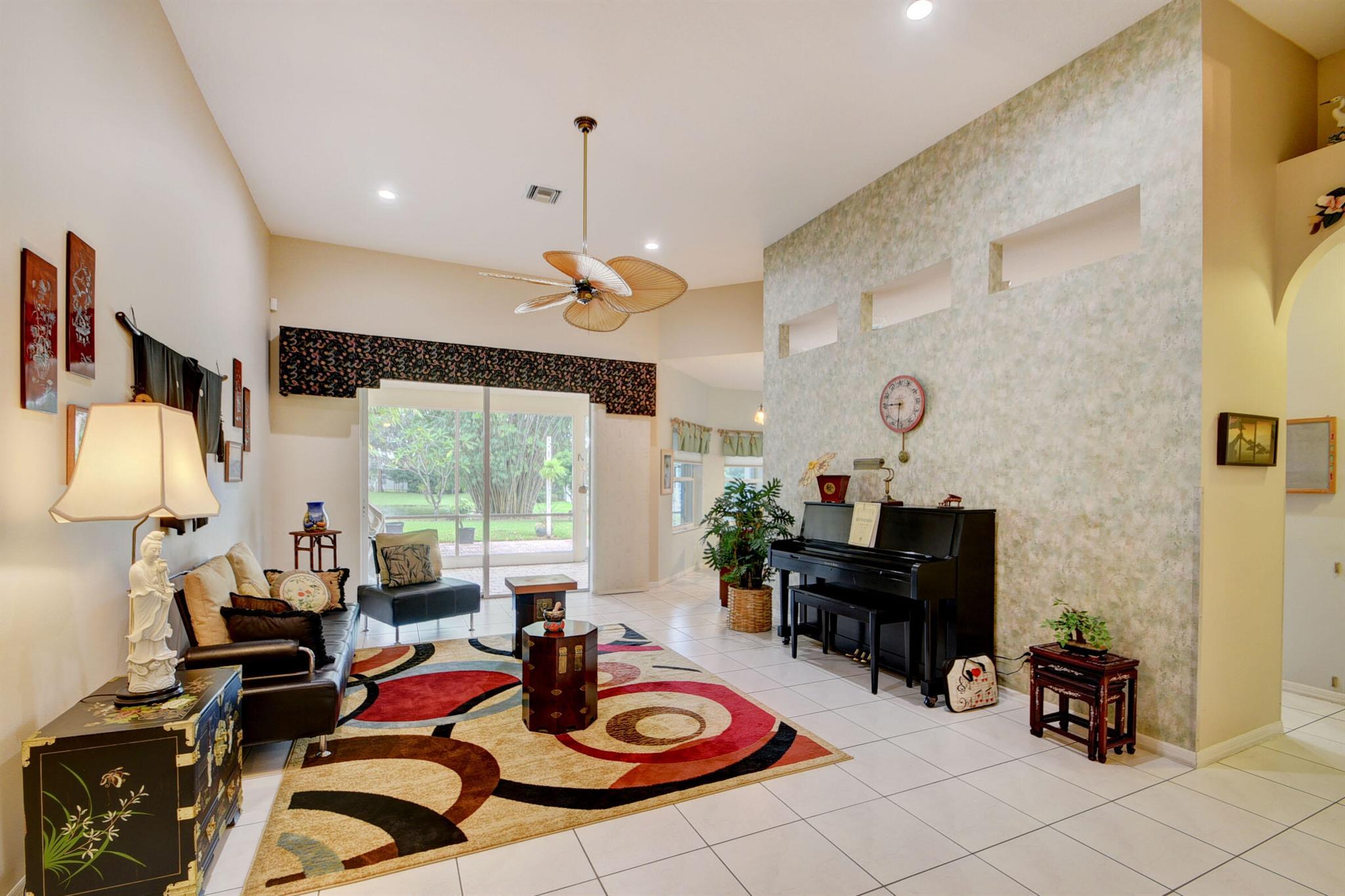 11218 Edgewater Circle