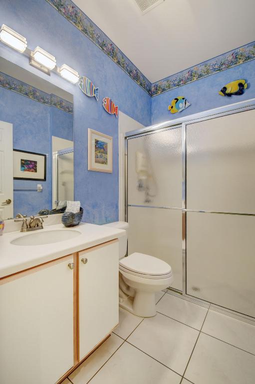 11218 Edgewater Circle