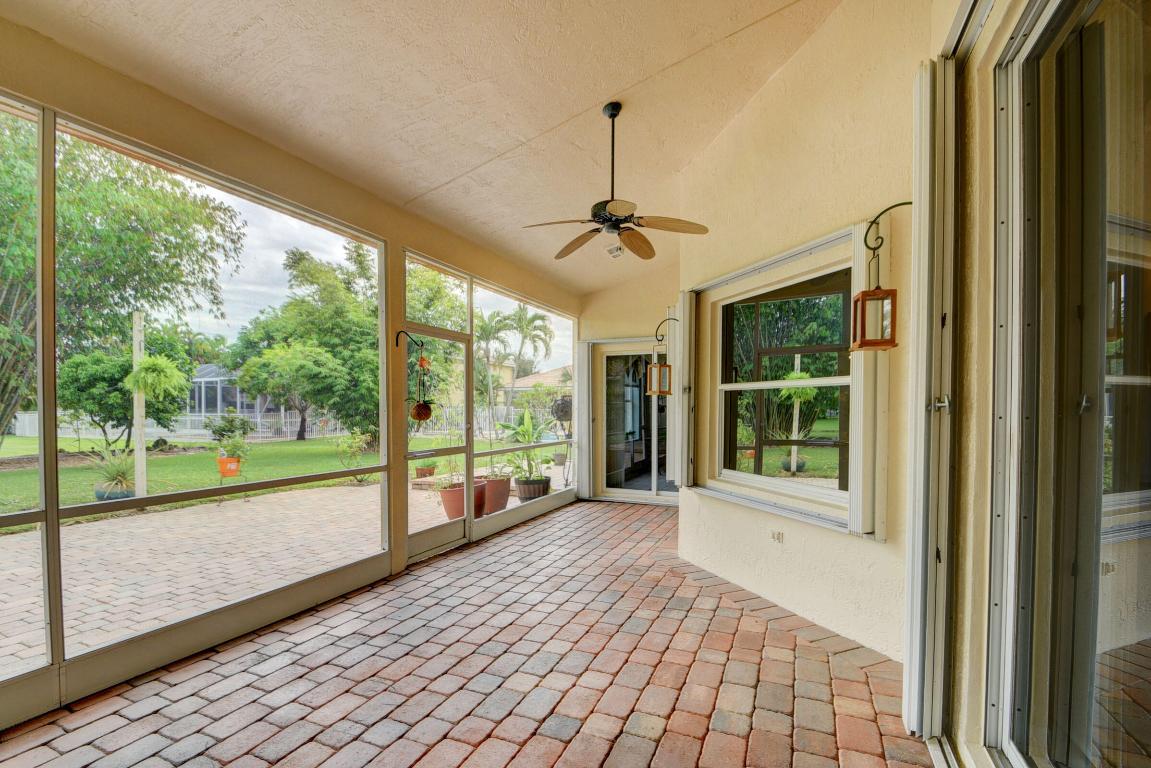 11218 Edgewater Circle