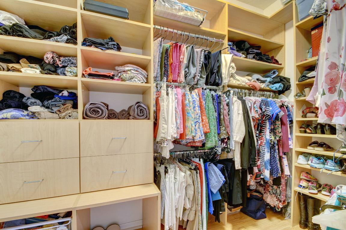 11218 Edgewater Circle