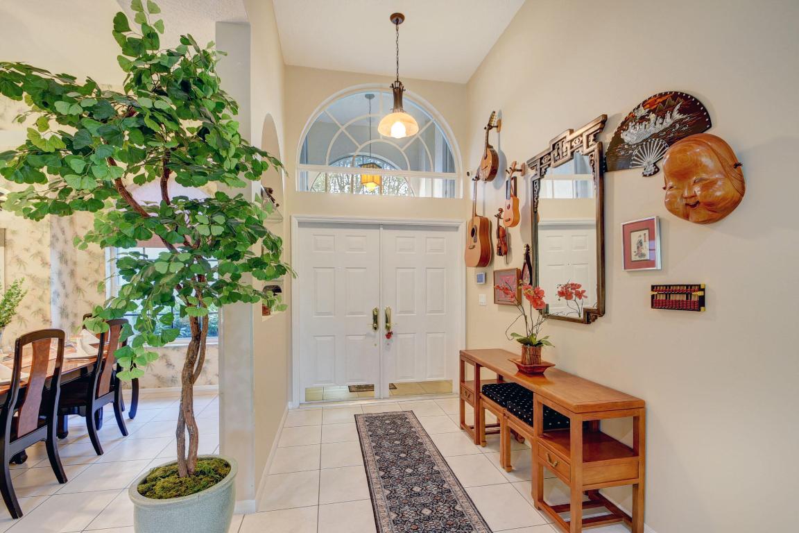 11218 Edgewater Circle