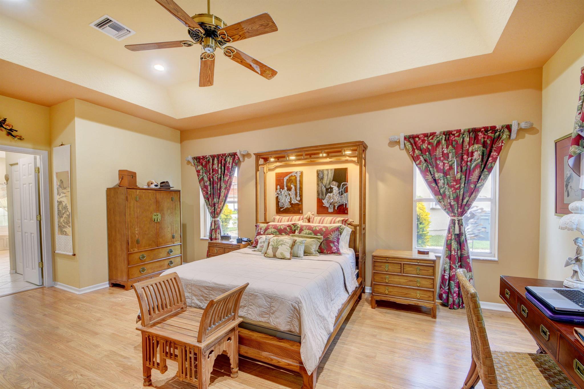 11218 Edgewater Circle