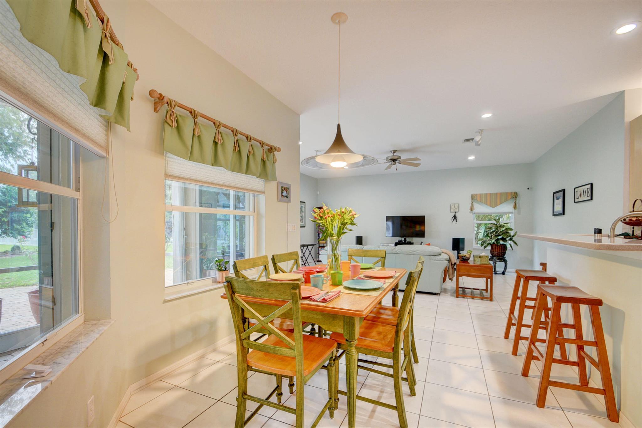 11218 Edgewater Circle