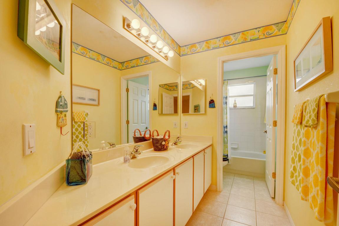 11218 Edgewater Circle