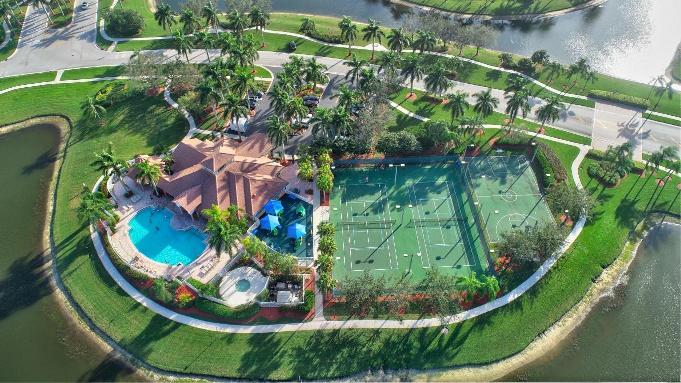 11218 Edgewater Circle