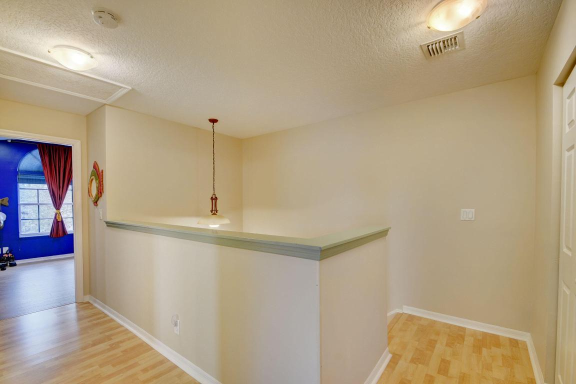 11218 Edgewater Circle