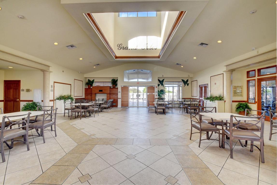 11218 Edgewater Circle