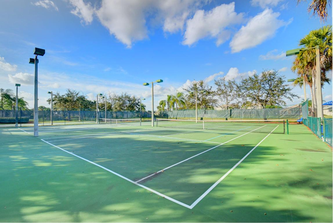 11218 Edgewater Circle