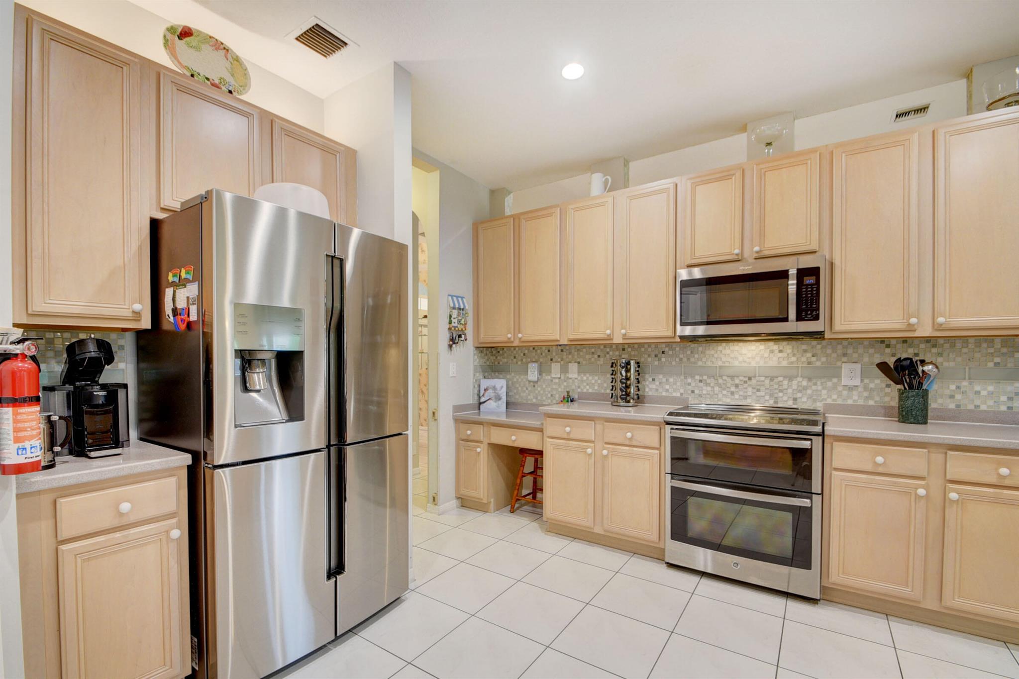 11218 Edgewater Circle