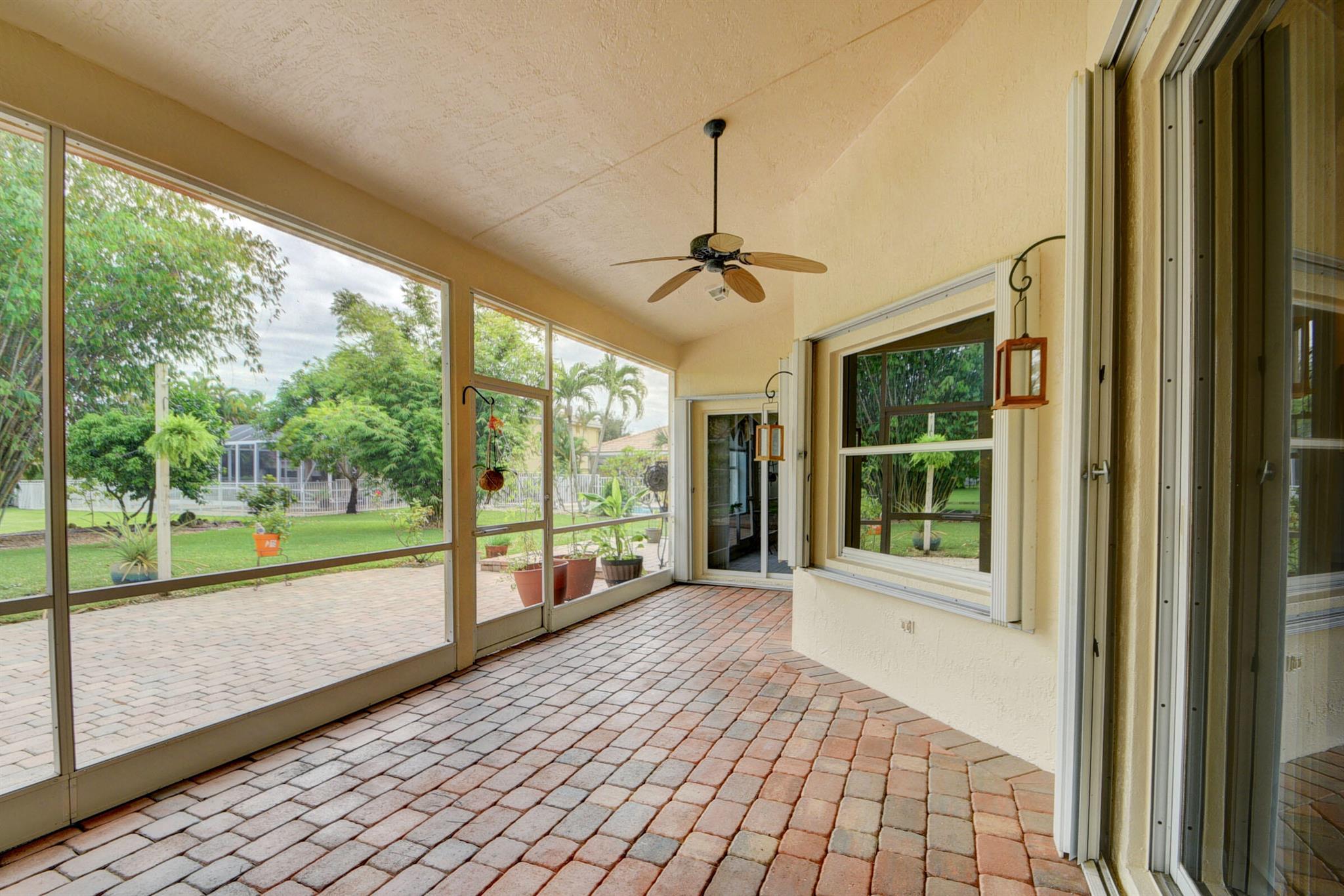 11218 Edgewater Circle