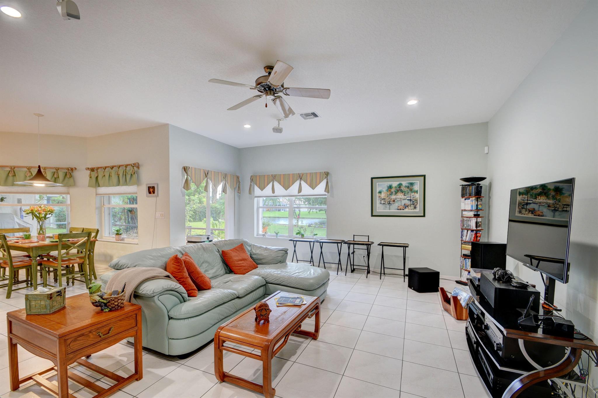 11218 Edgewater Circle