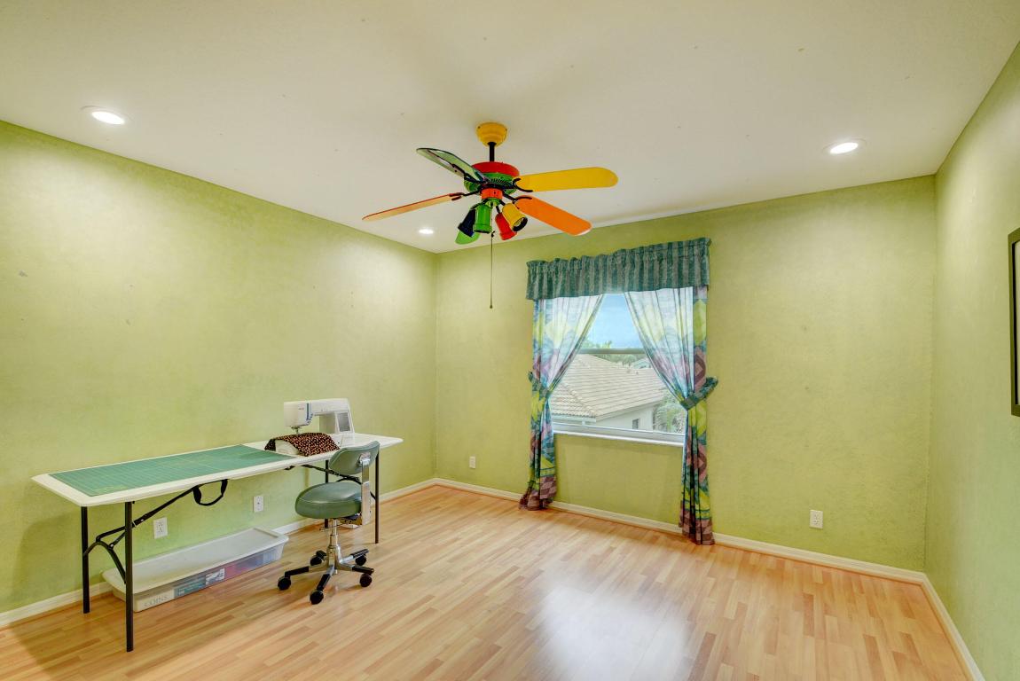 11218 Edgewater Circle