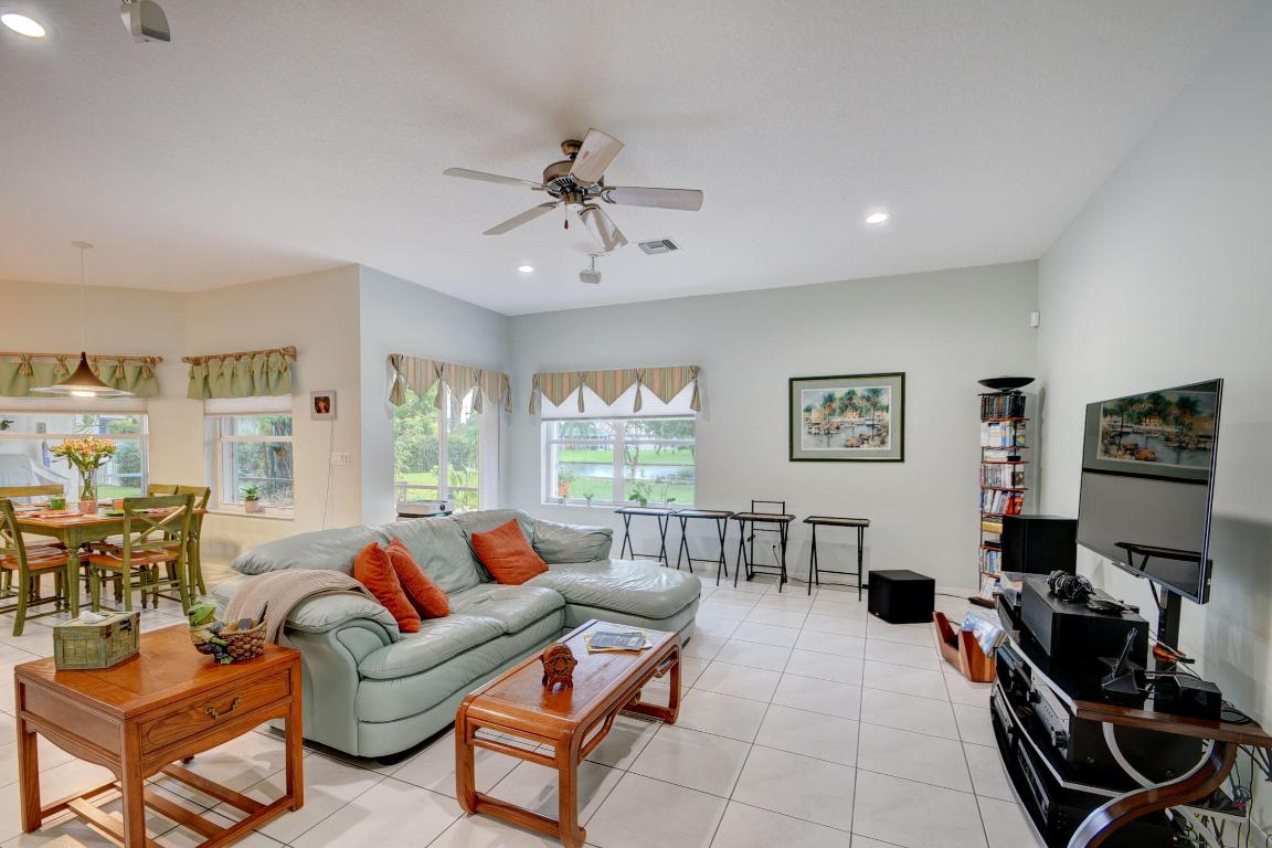 11218 Edgewater Circle