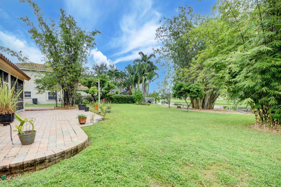 11218 Edgewater Circle