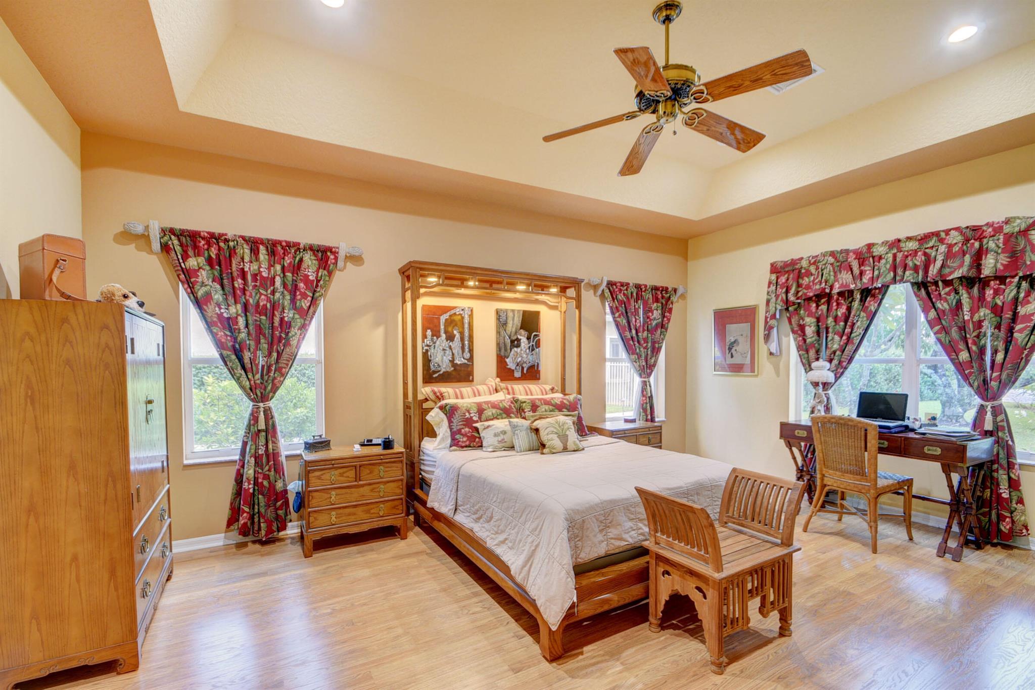 11218 Edgewater Circle