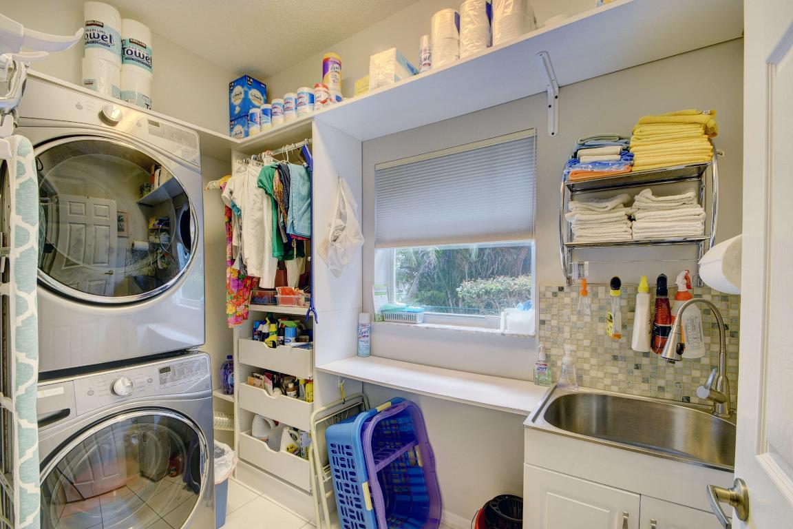 11218 Edgewater Circle