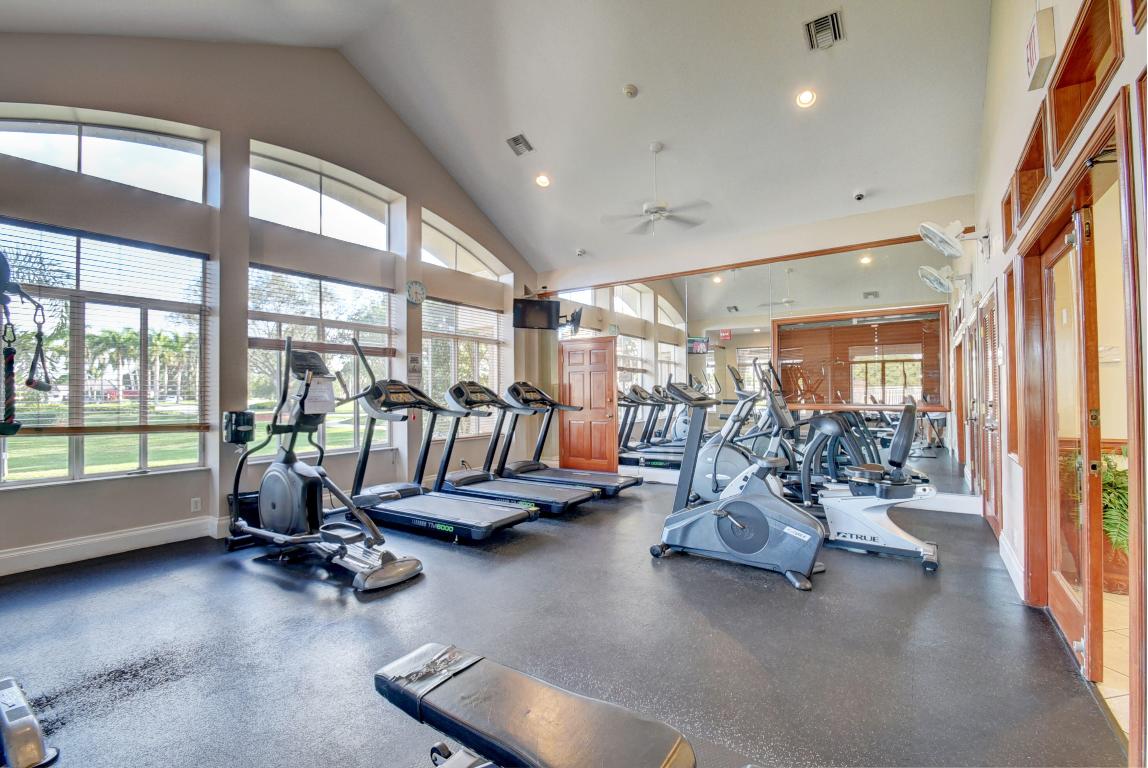 11218 Edgewater Circle