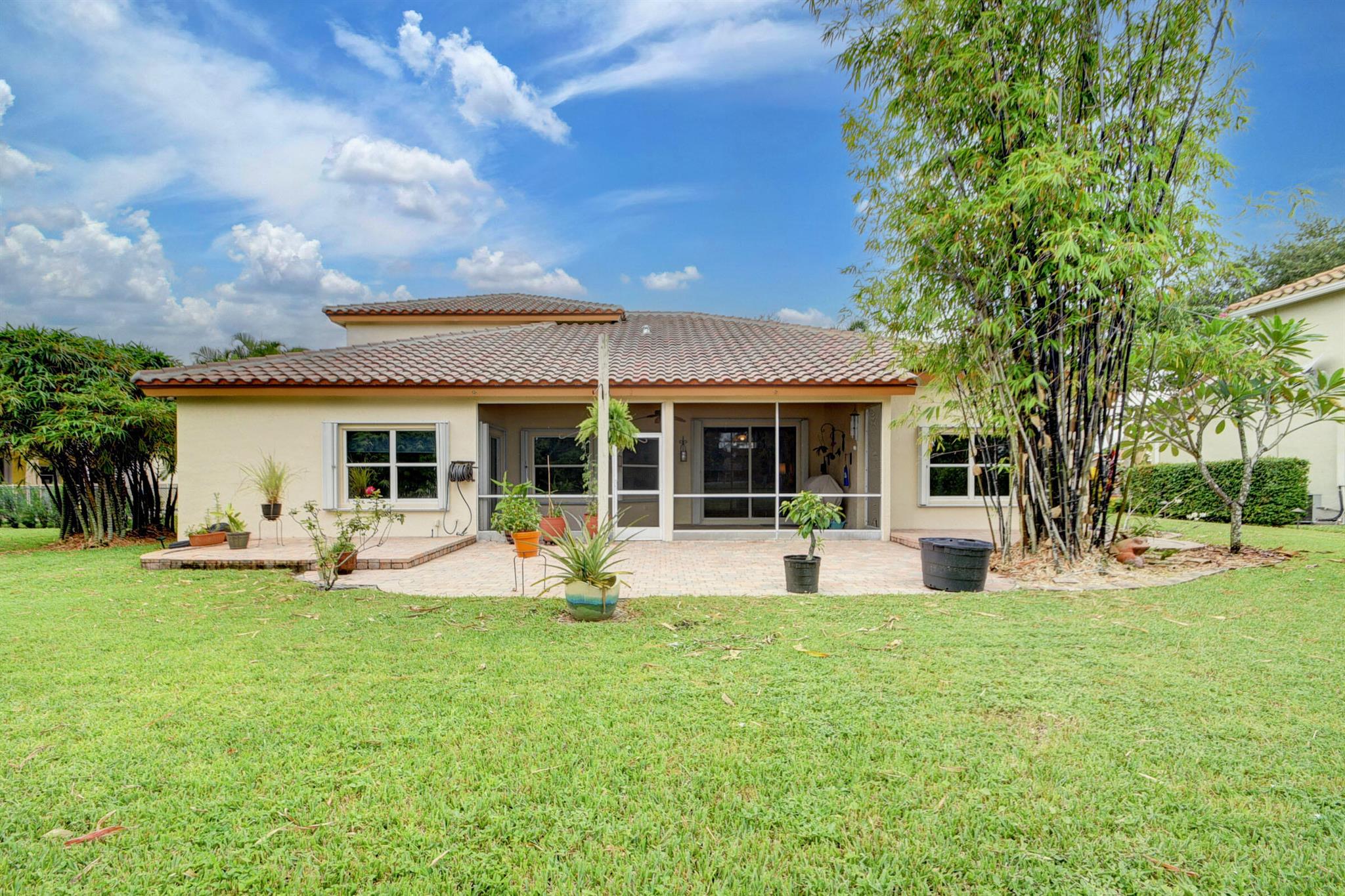 11218 Edgewater Circle