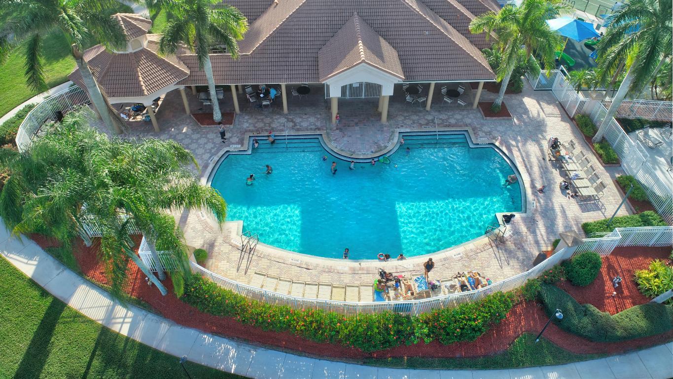 11218 Edgewater Circle