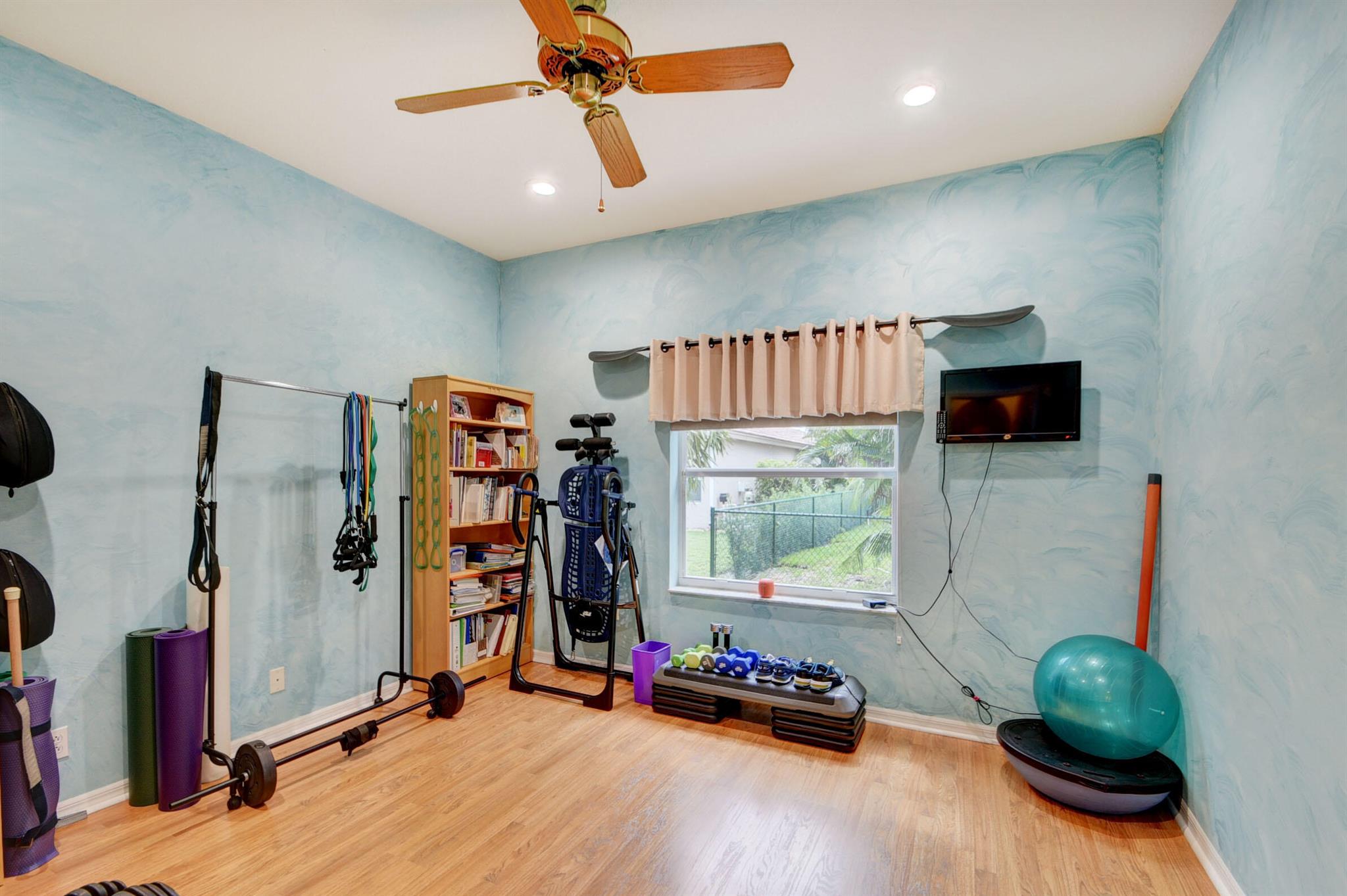 11218 Edgewater Circle