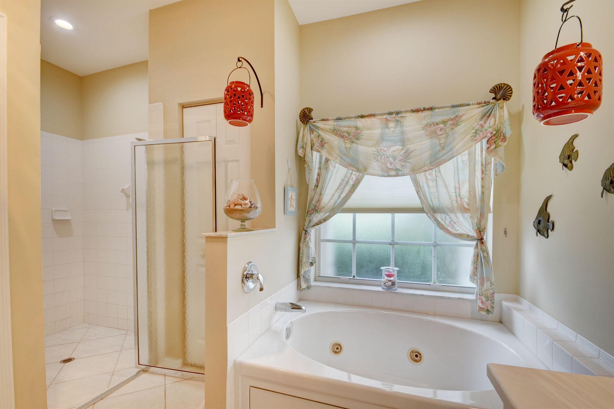 11218 Edgewater Circle