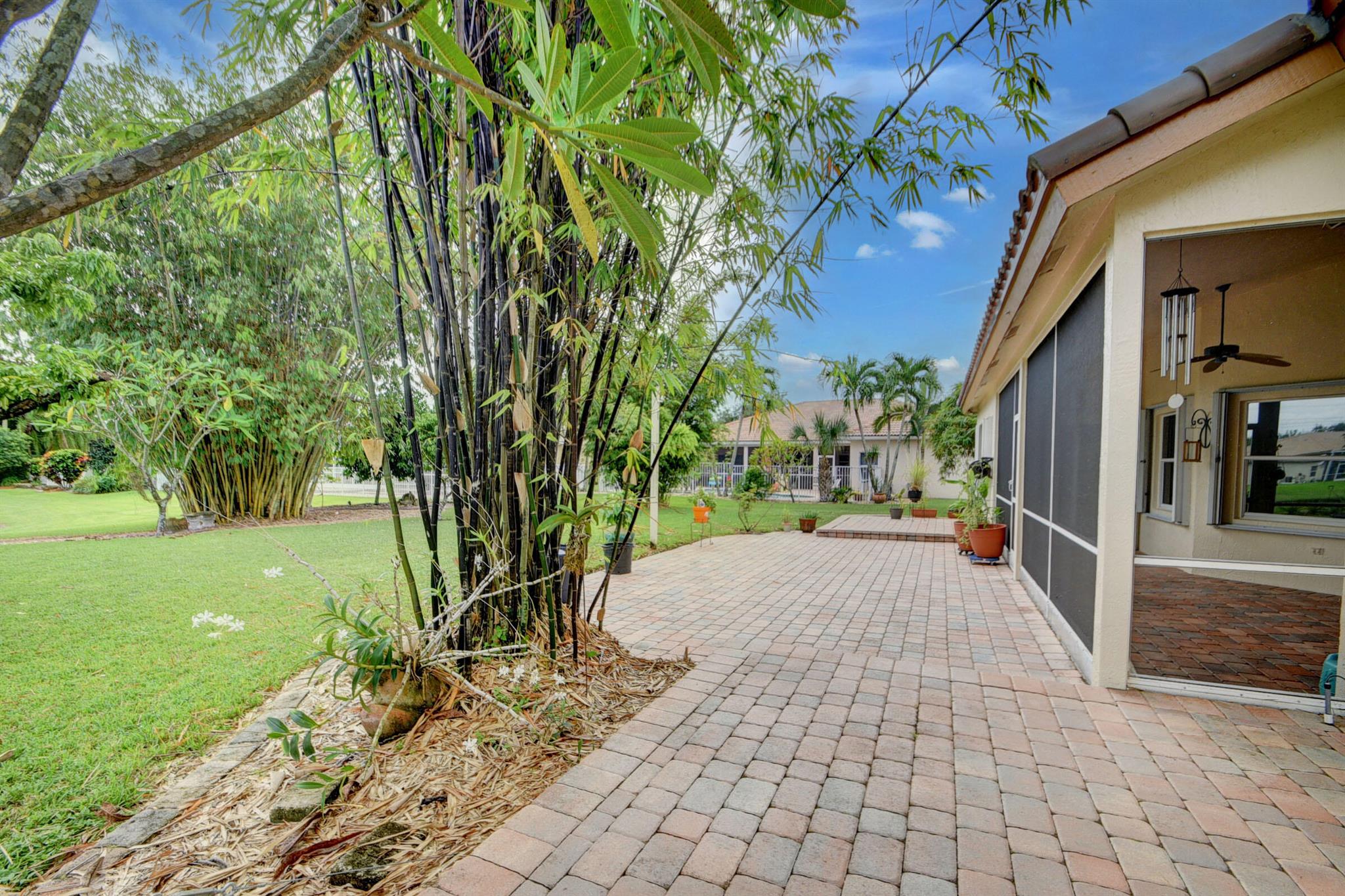 11218 Edgewater Circle