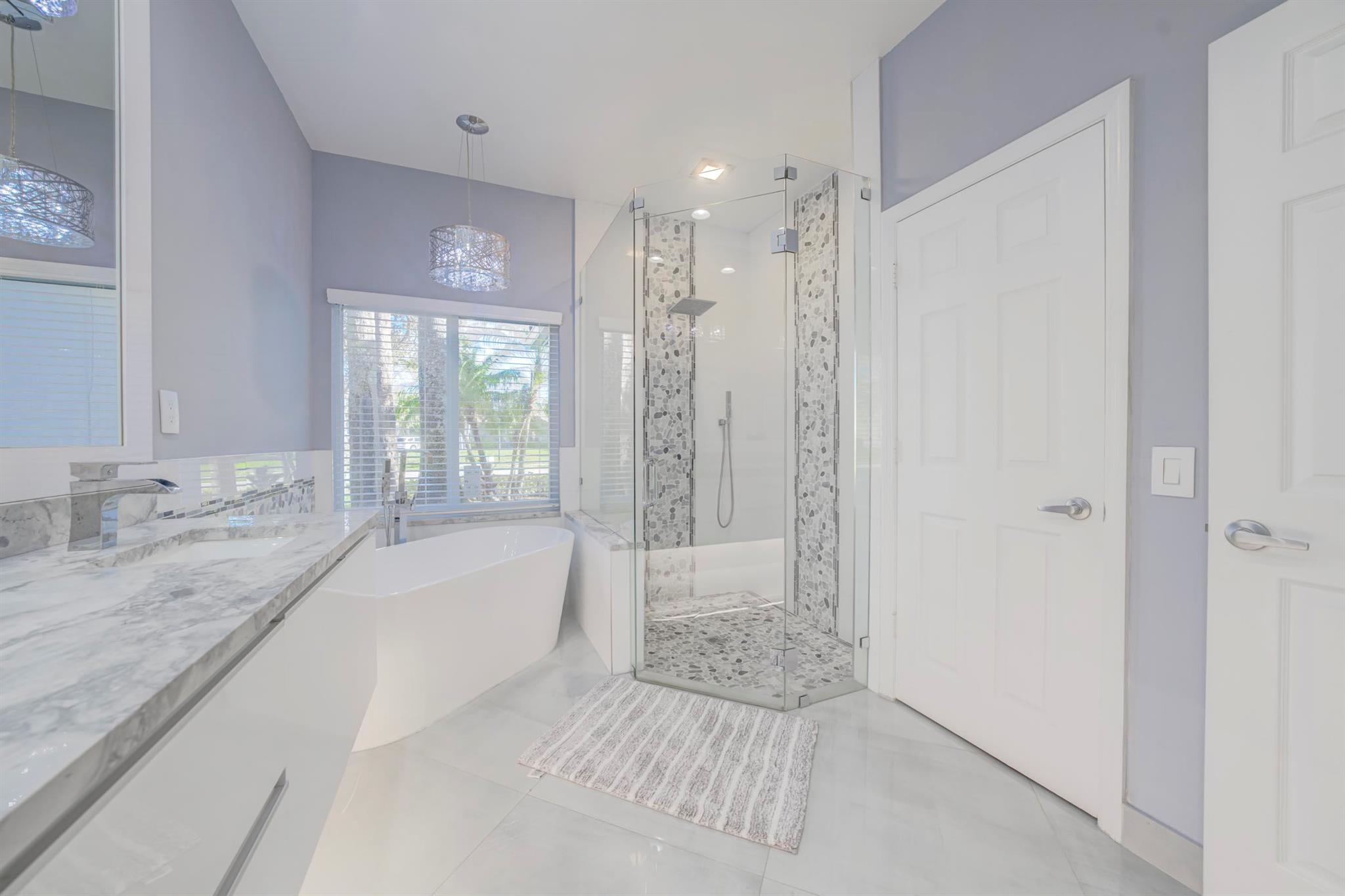 11259 Edgewater Circle