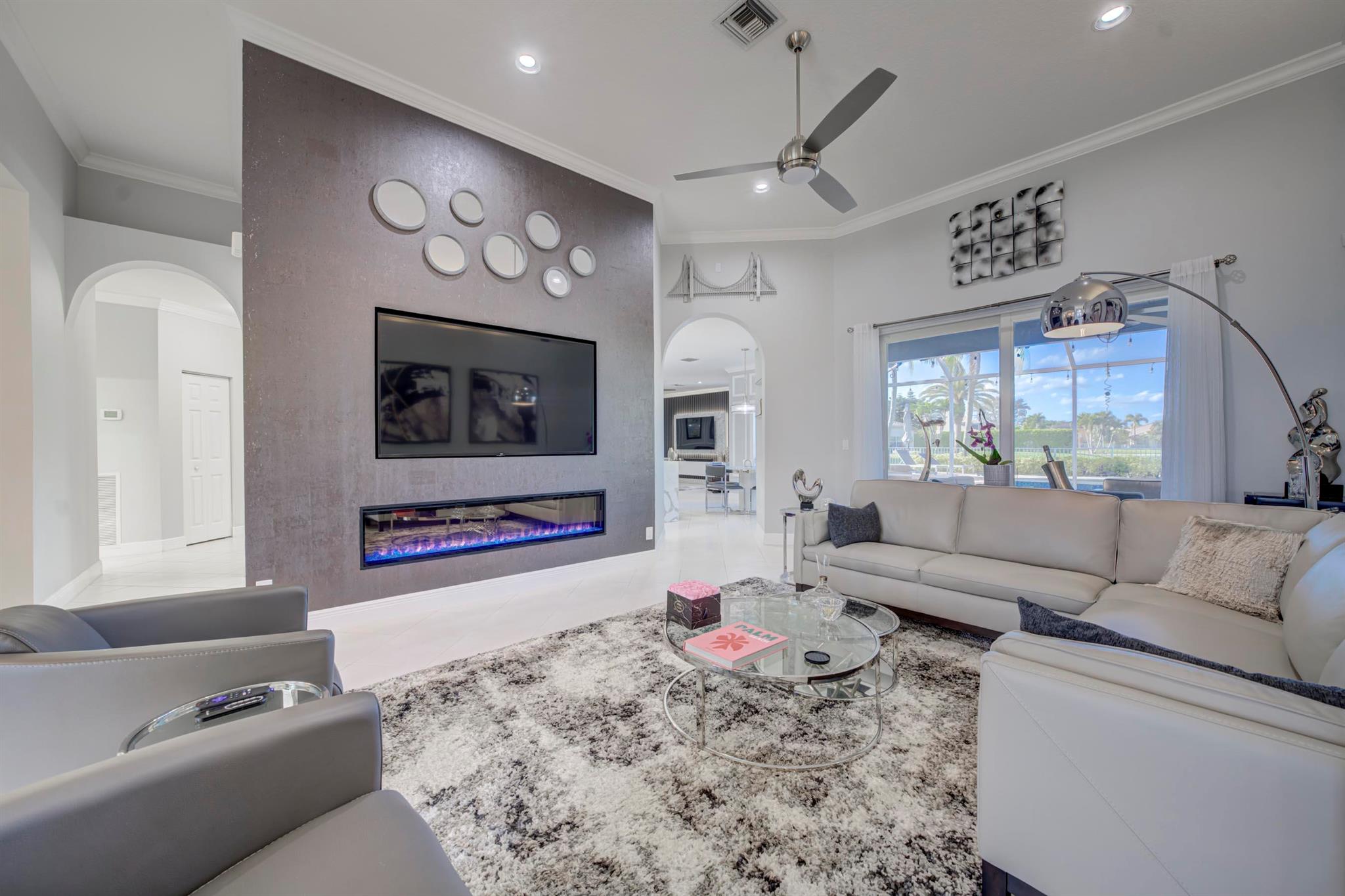 11259 Edgewater Circle