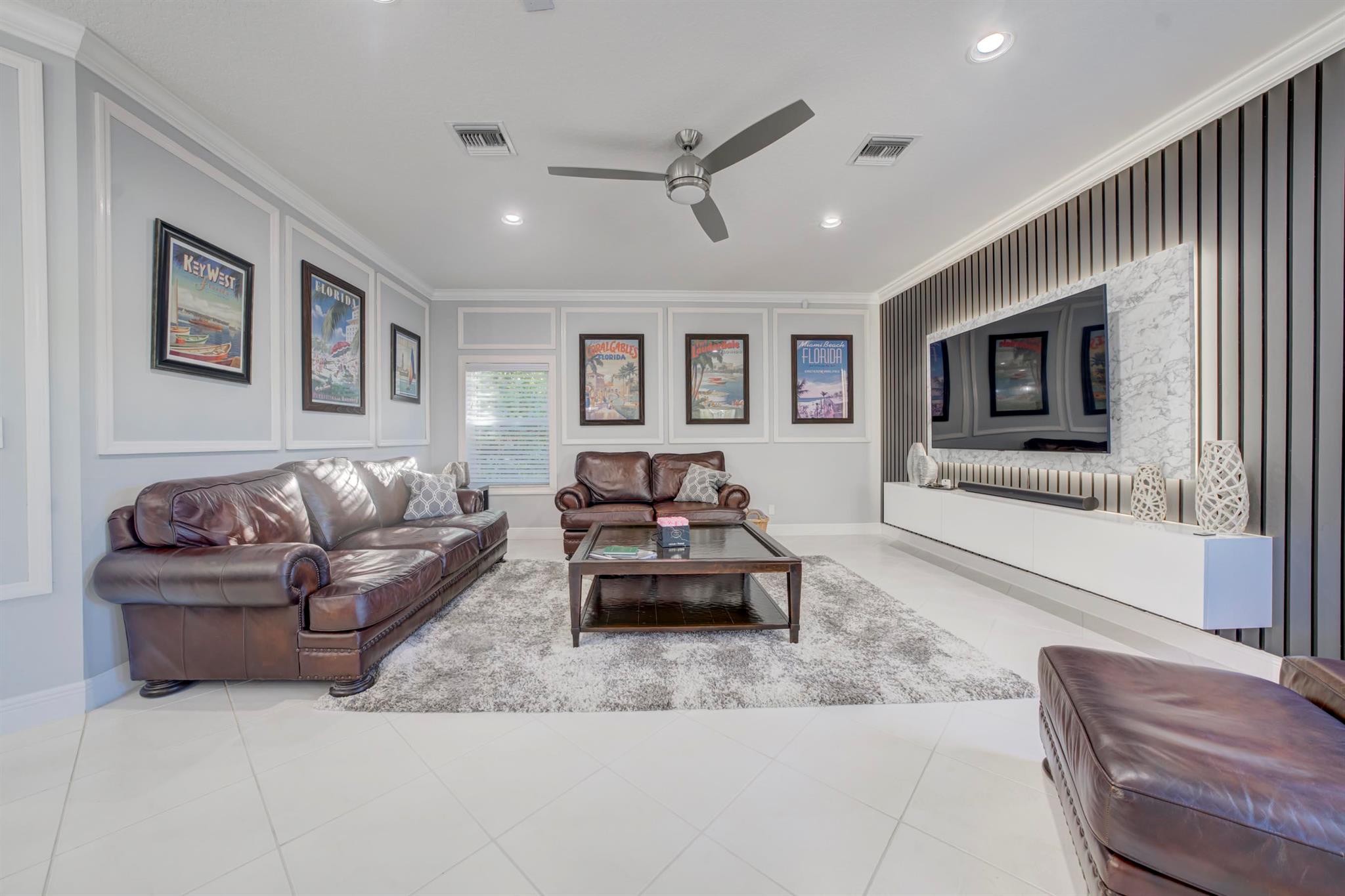 11259 Edgewater Circle