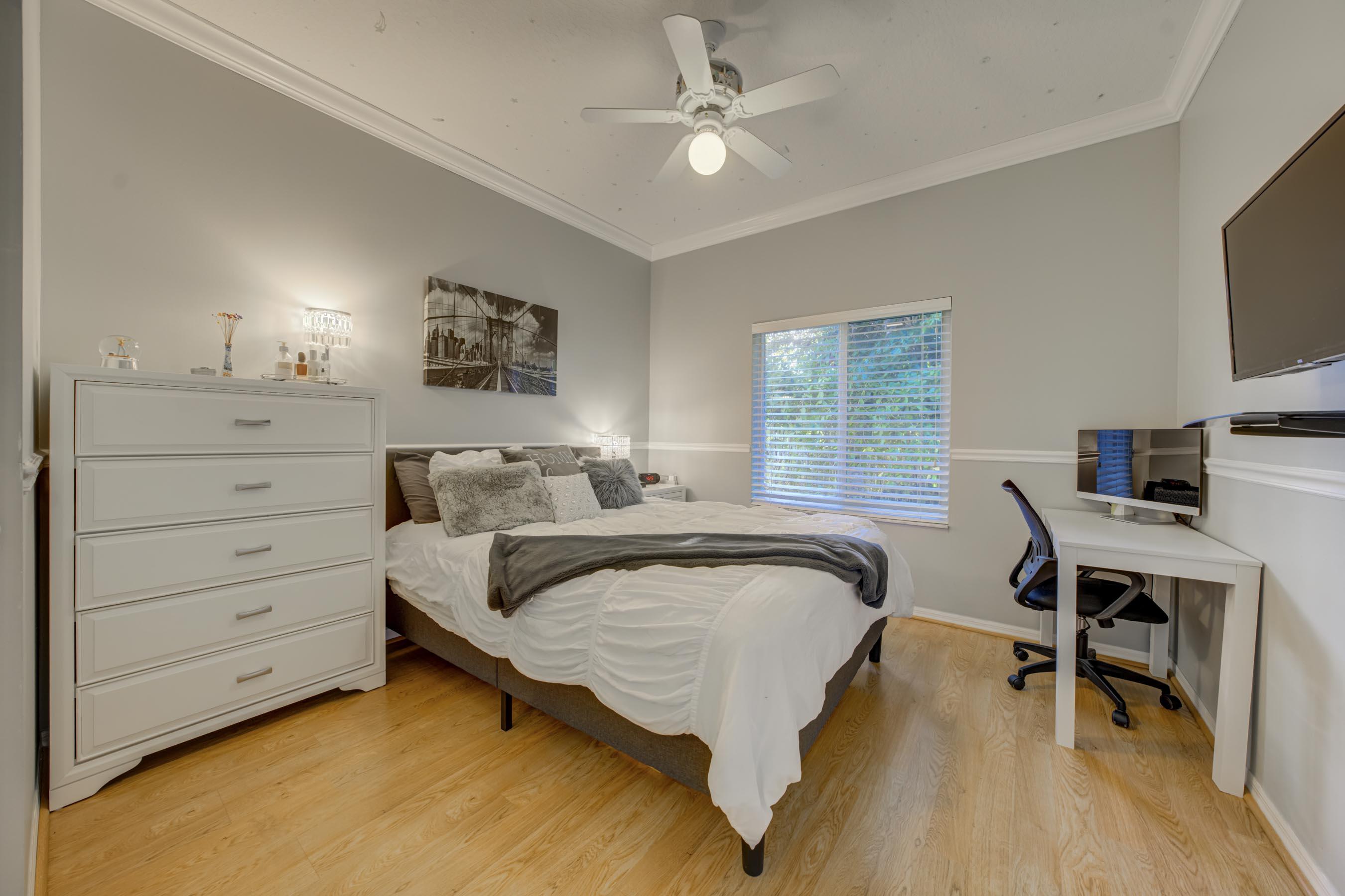 11259 Edgewater Circle