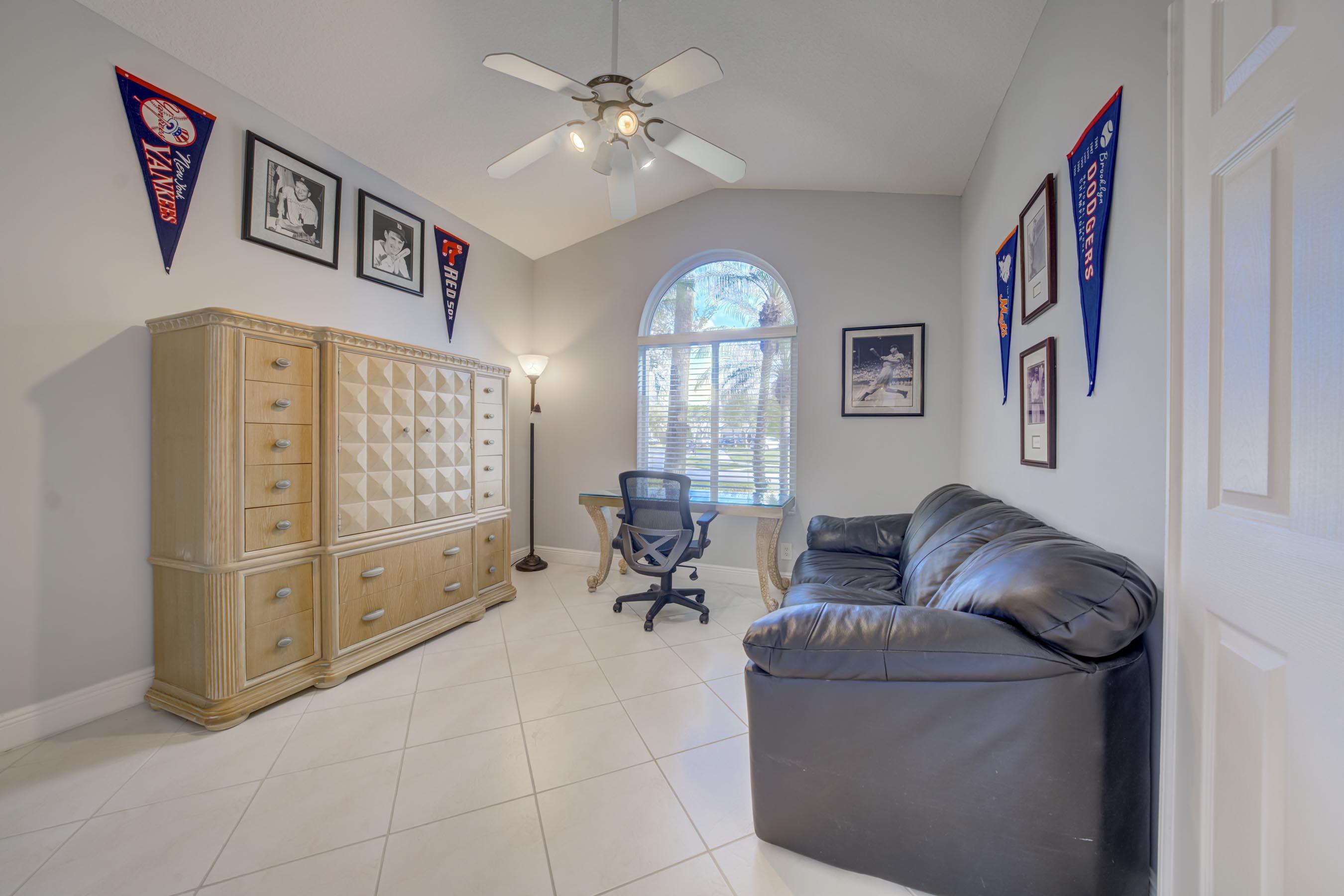 11259 Edgewater Circle