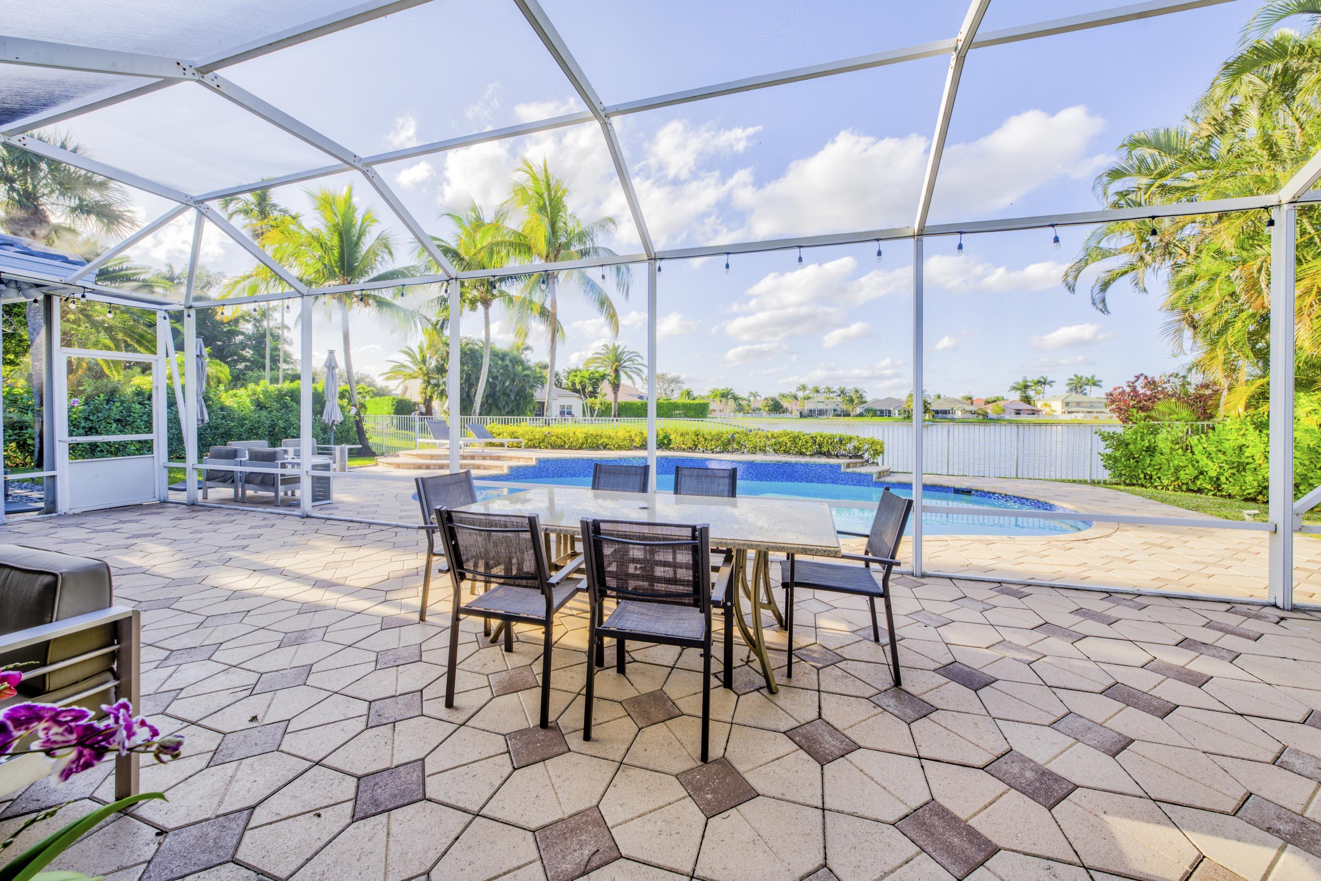 11259 Edgewater Circle