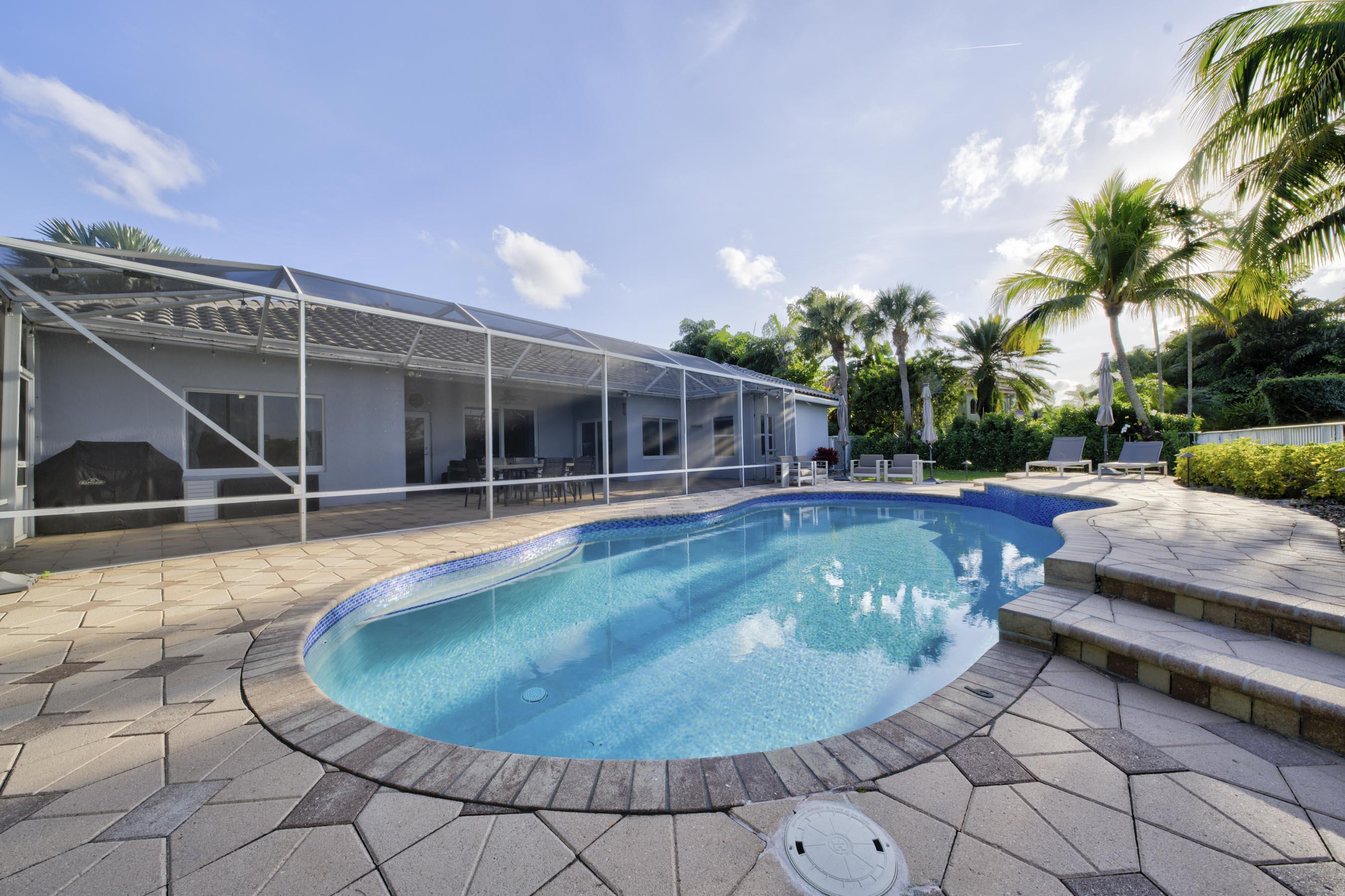 11259 Edgewater Circle