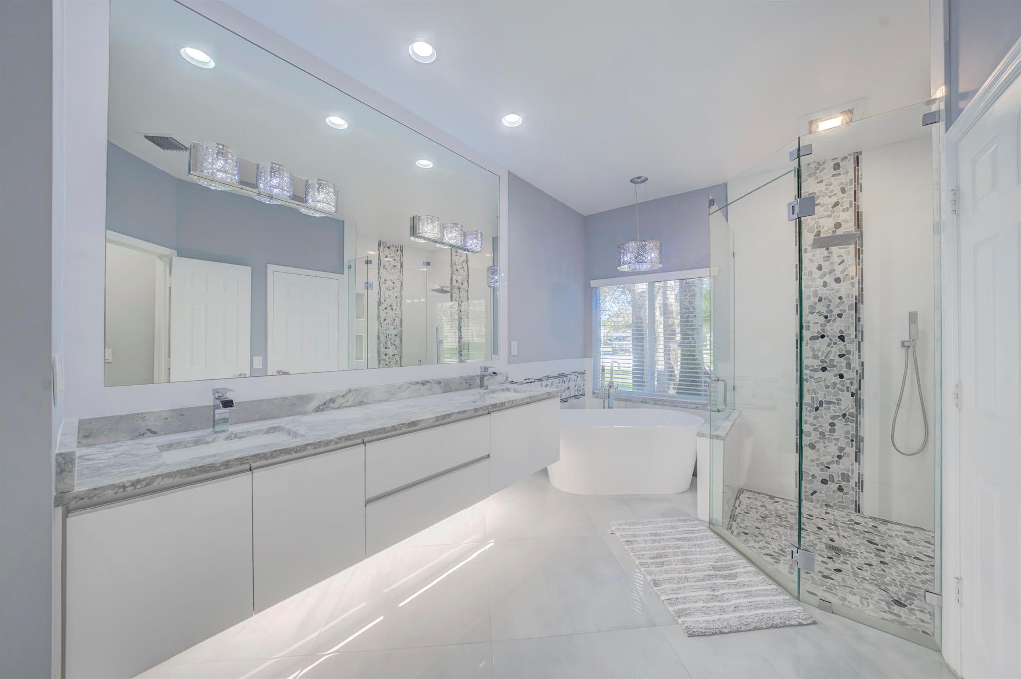 11259 Edgewater Circle