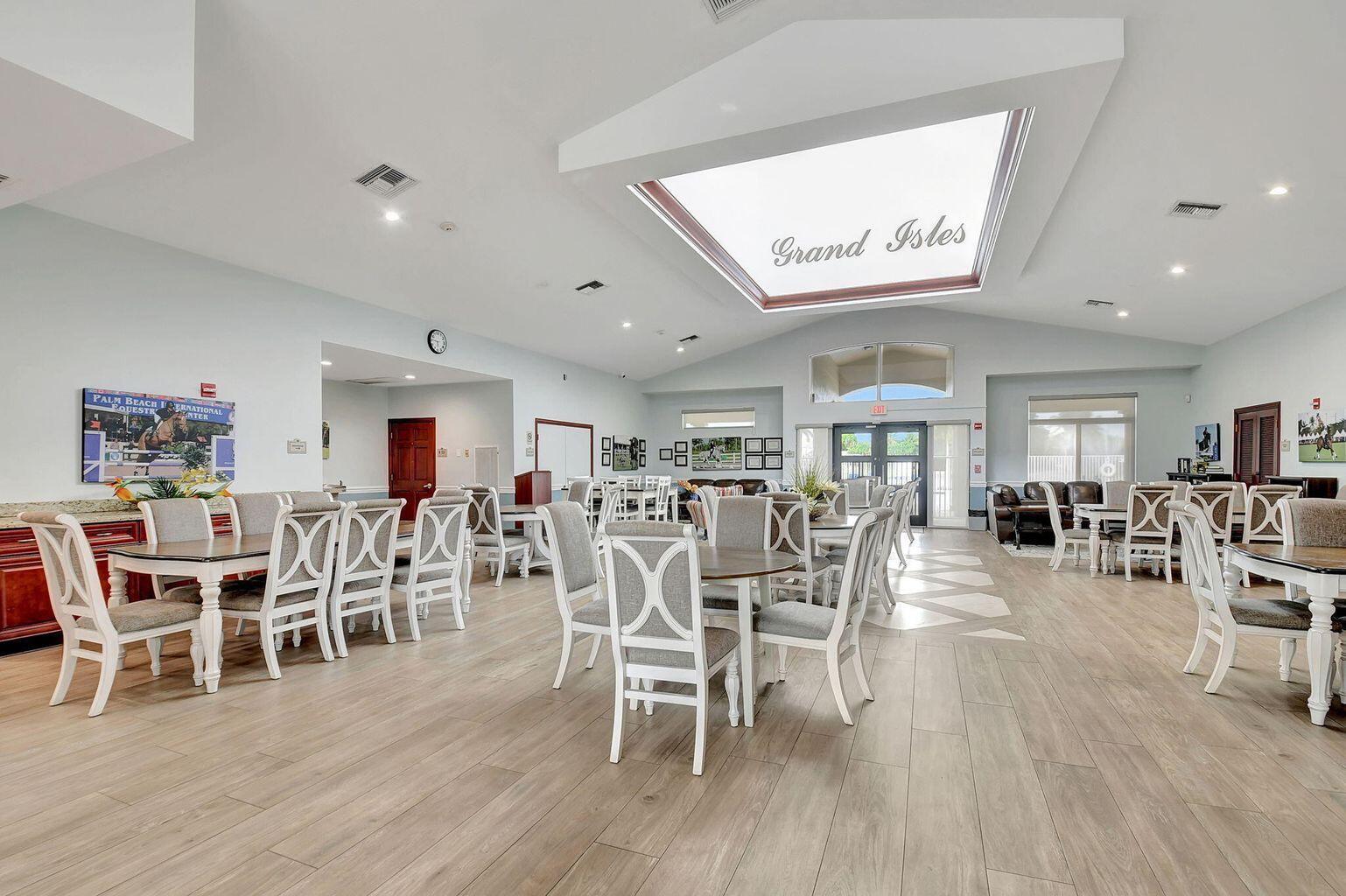 11259 Edgewater Circle