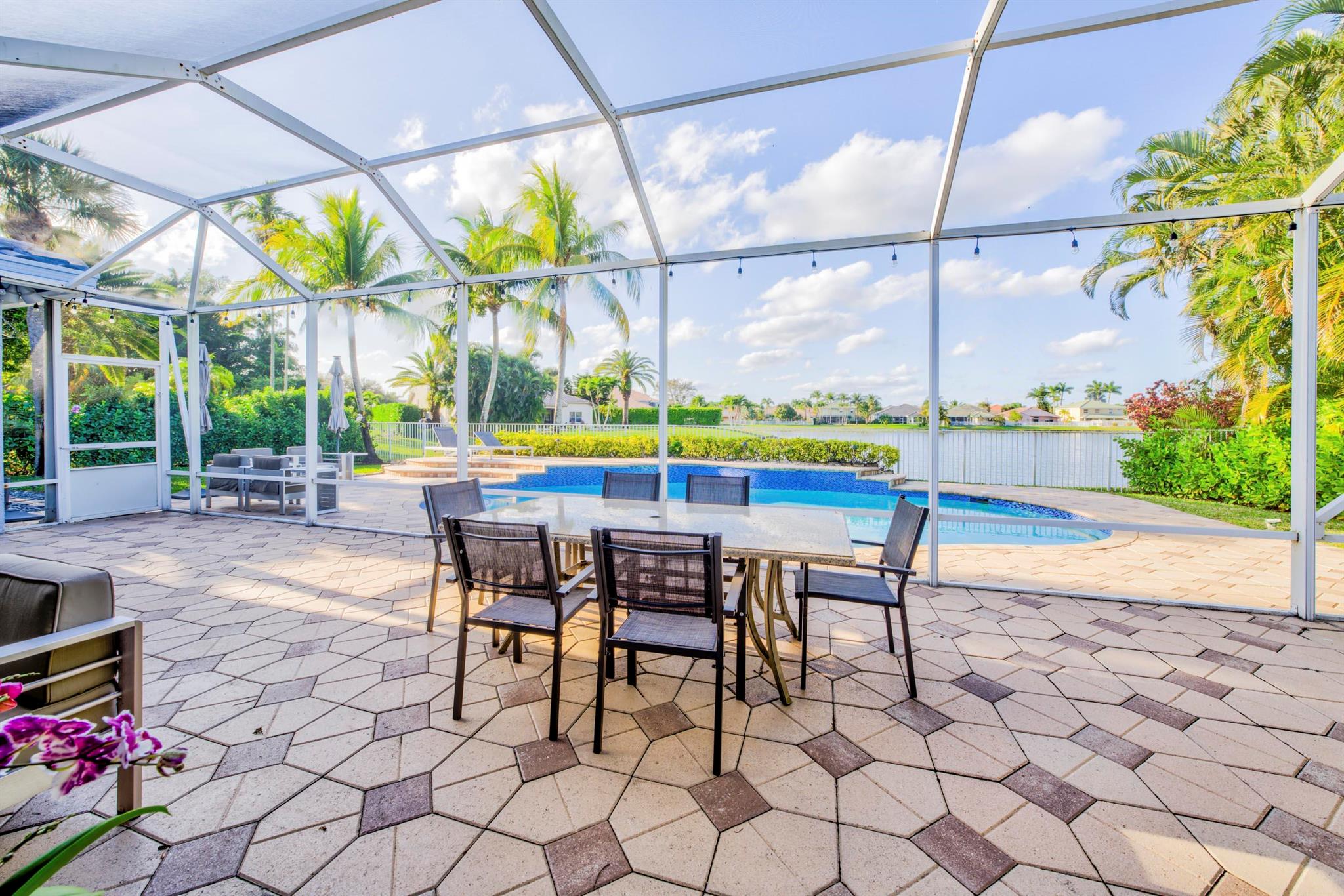 11259 Edgewater Circle