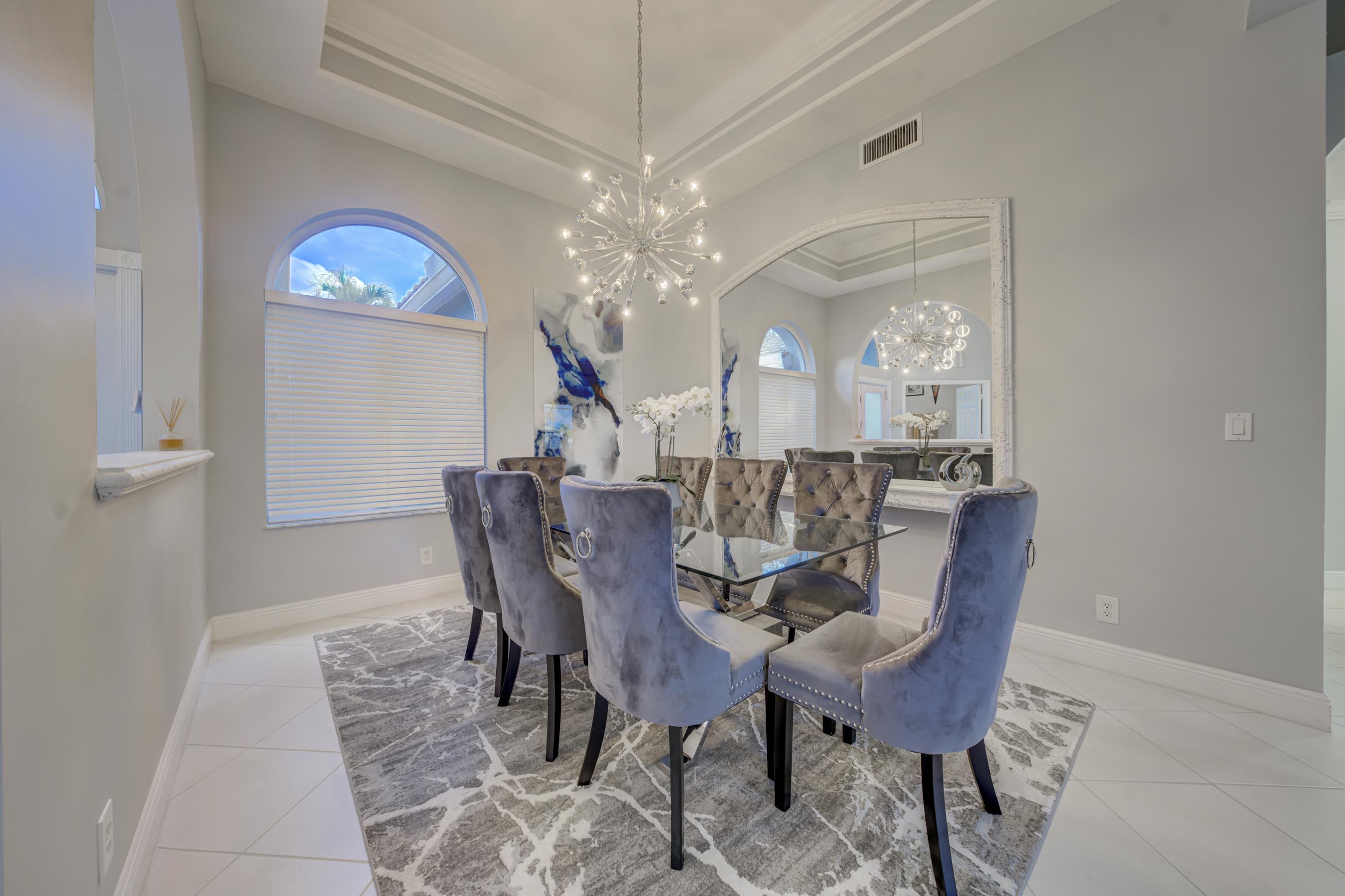 11259 Edgewater Circle