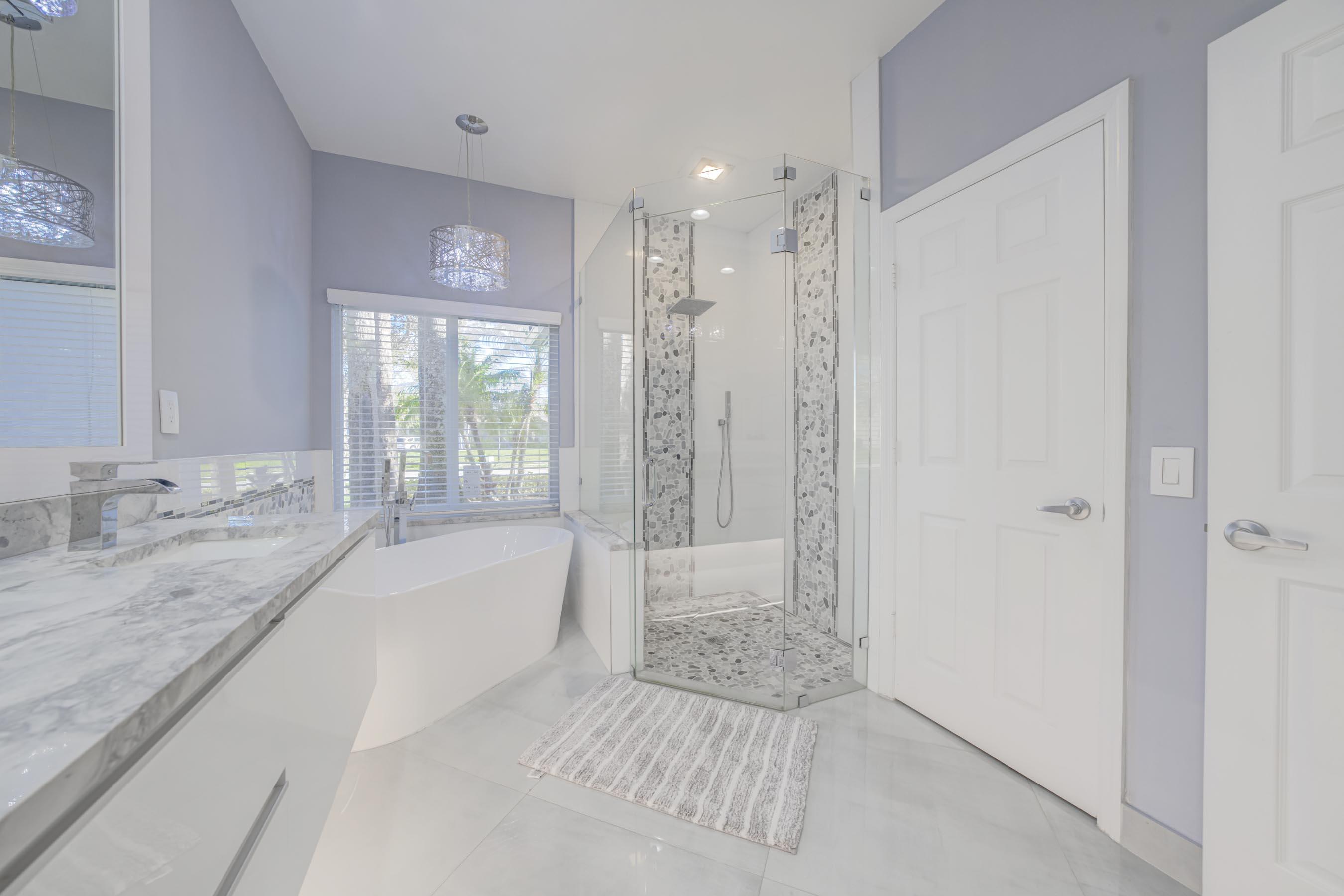 11259 Edgewater Circle