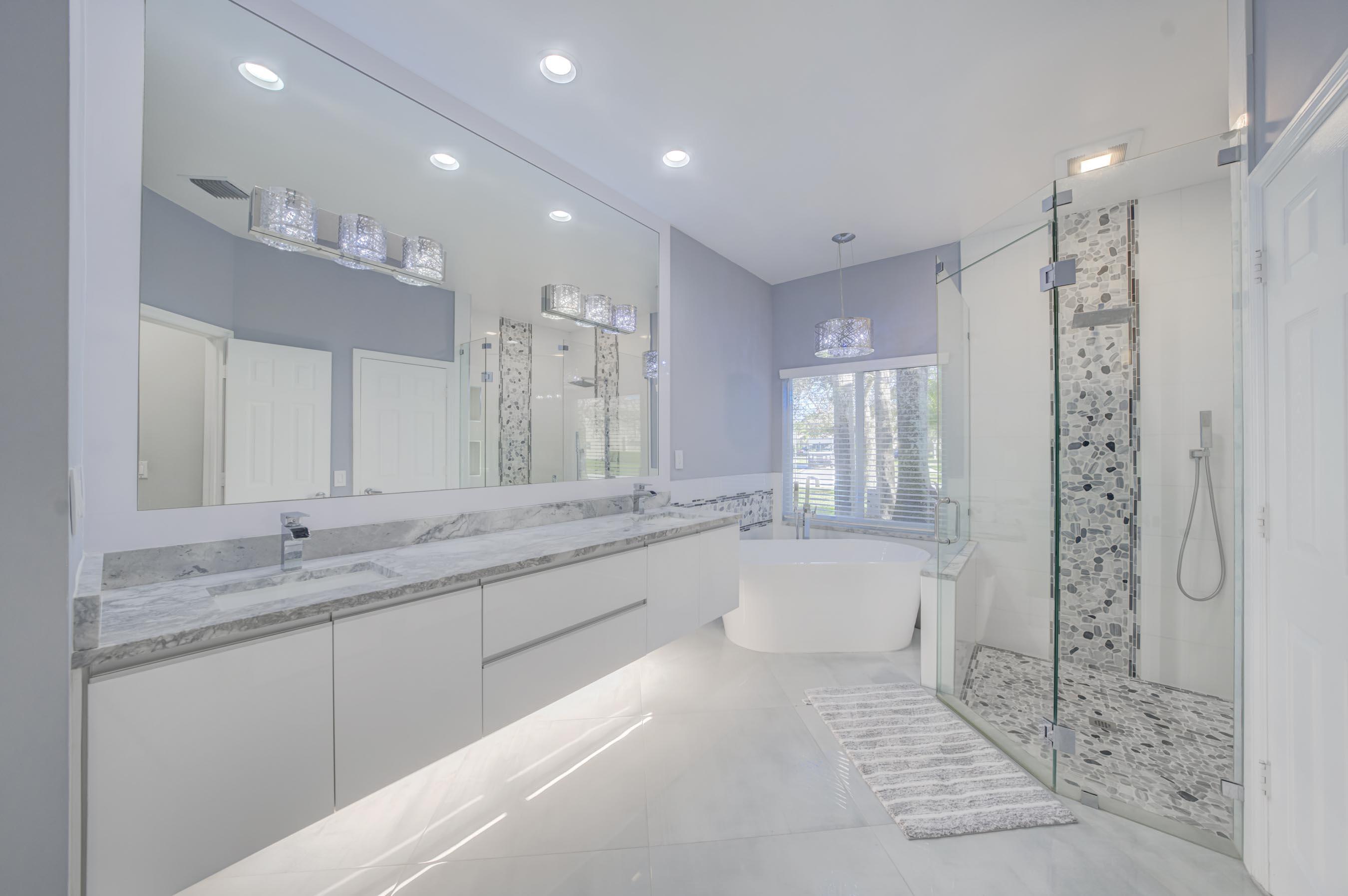 11259 Edgewater Circle